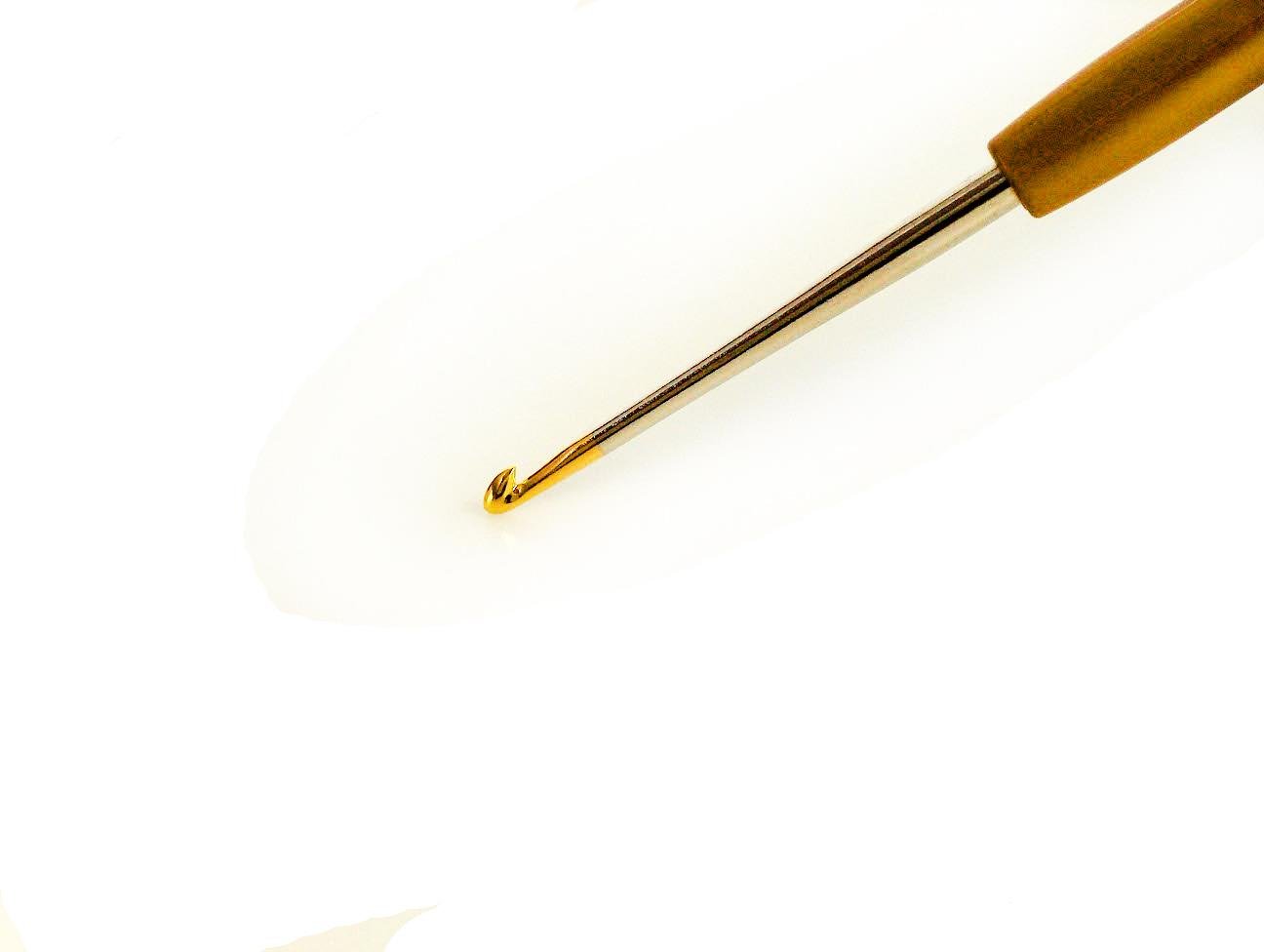Tulip Plastic Handle Crochet Hook . #4 - 1.60 mm