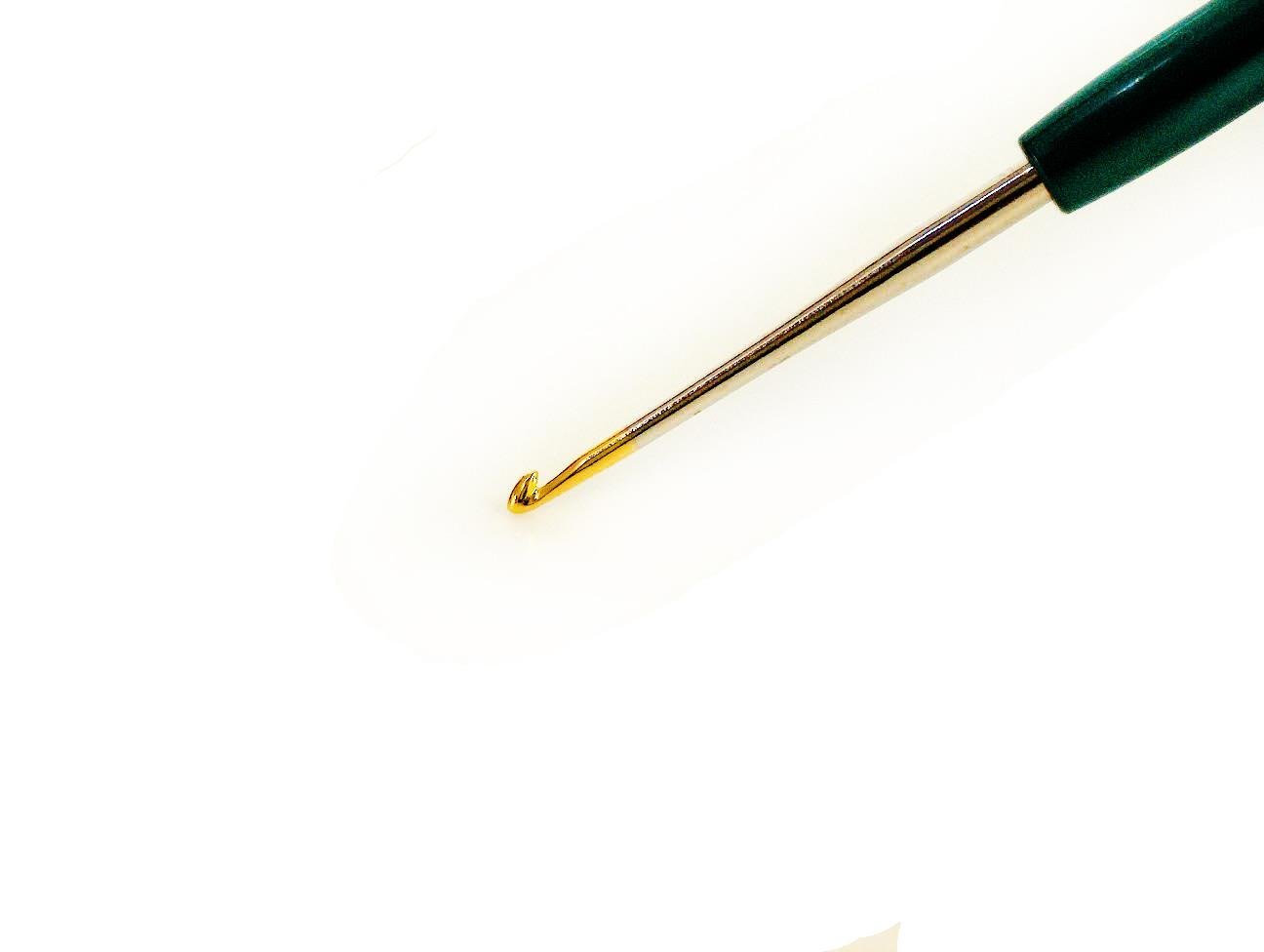 Tulip Plastic Handle Crochet Hook . #5 - 1.50 mm