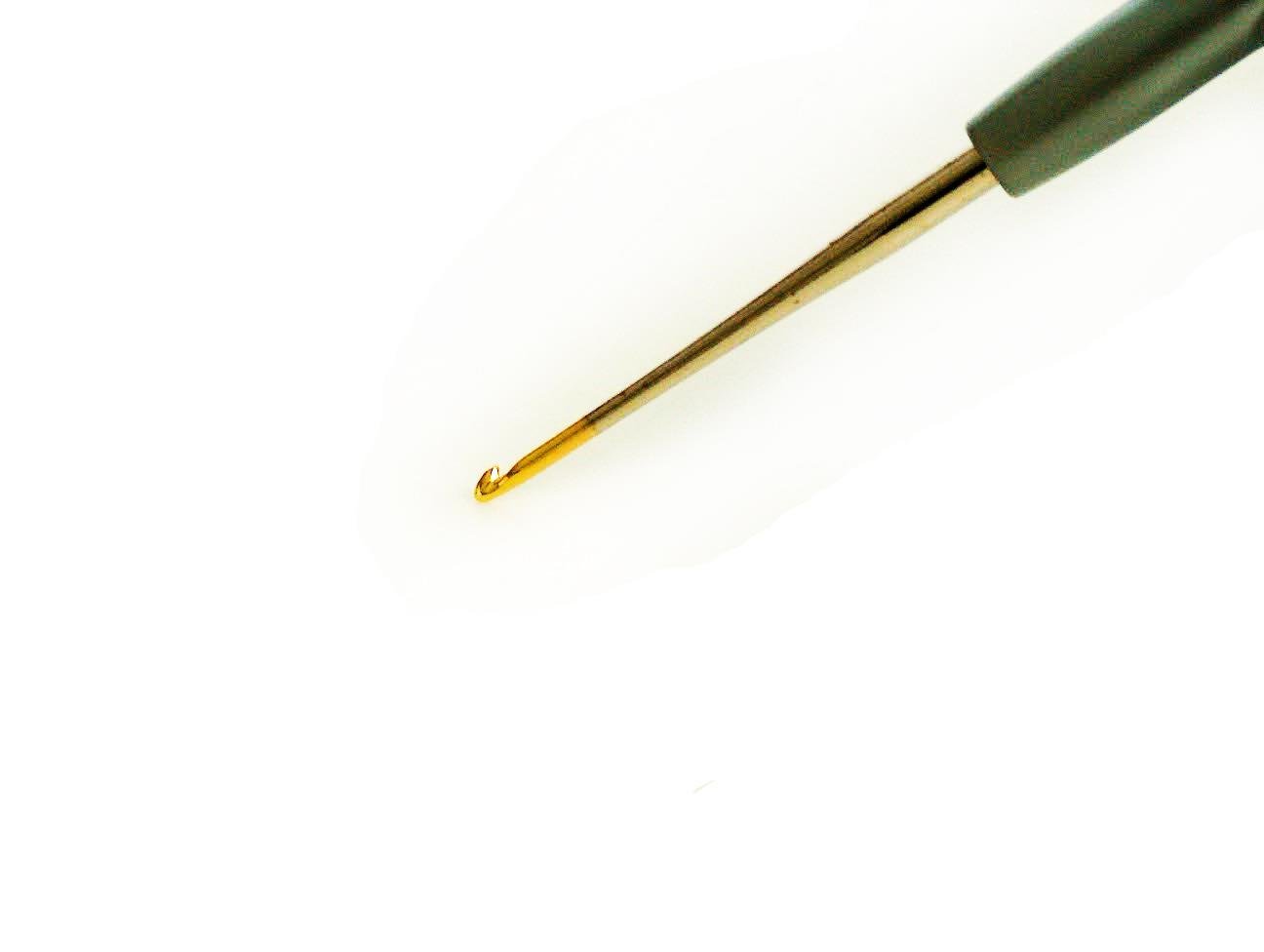 Tulip Plastic Handle Crochet Hook . #7 - 1.30 mm