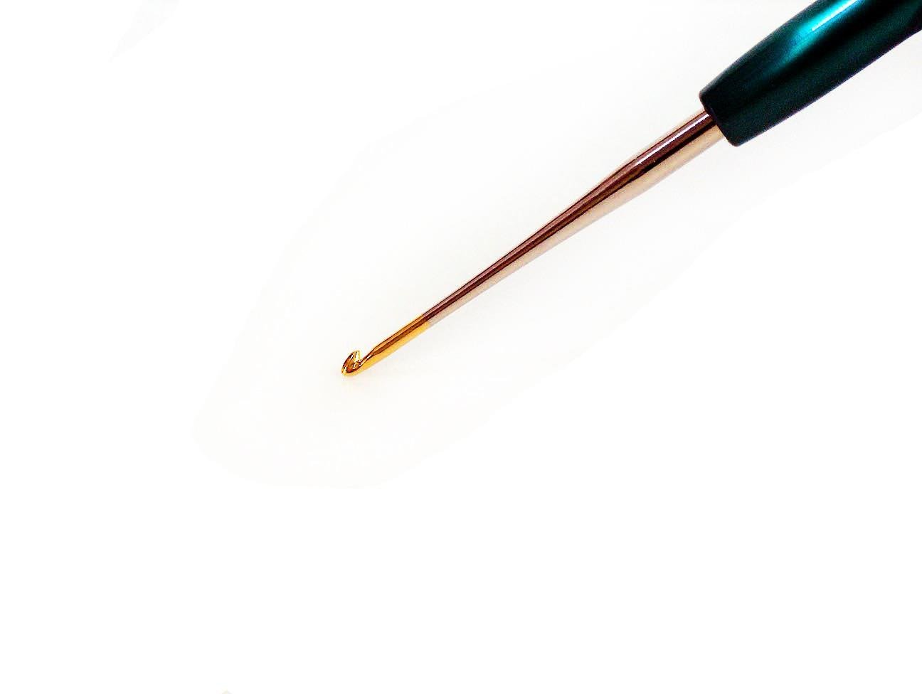 Tulip Plastic Handle Crochet Hook . #9 - 1.15 mm