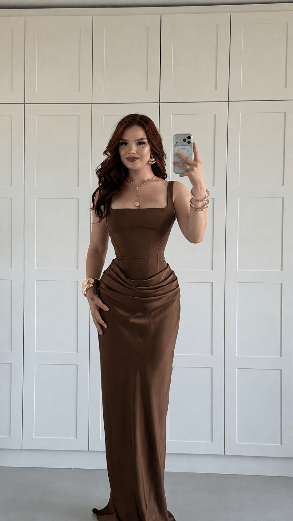 Sofia Drape Saten Uzun Elbise Kahverengi