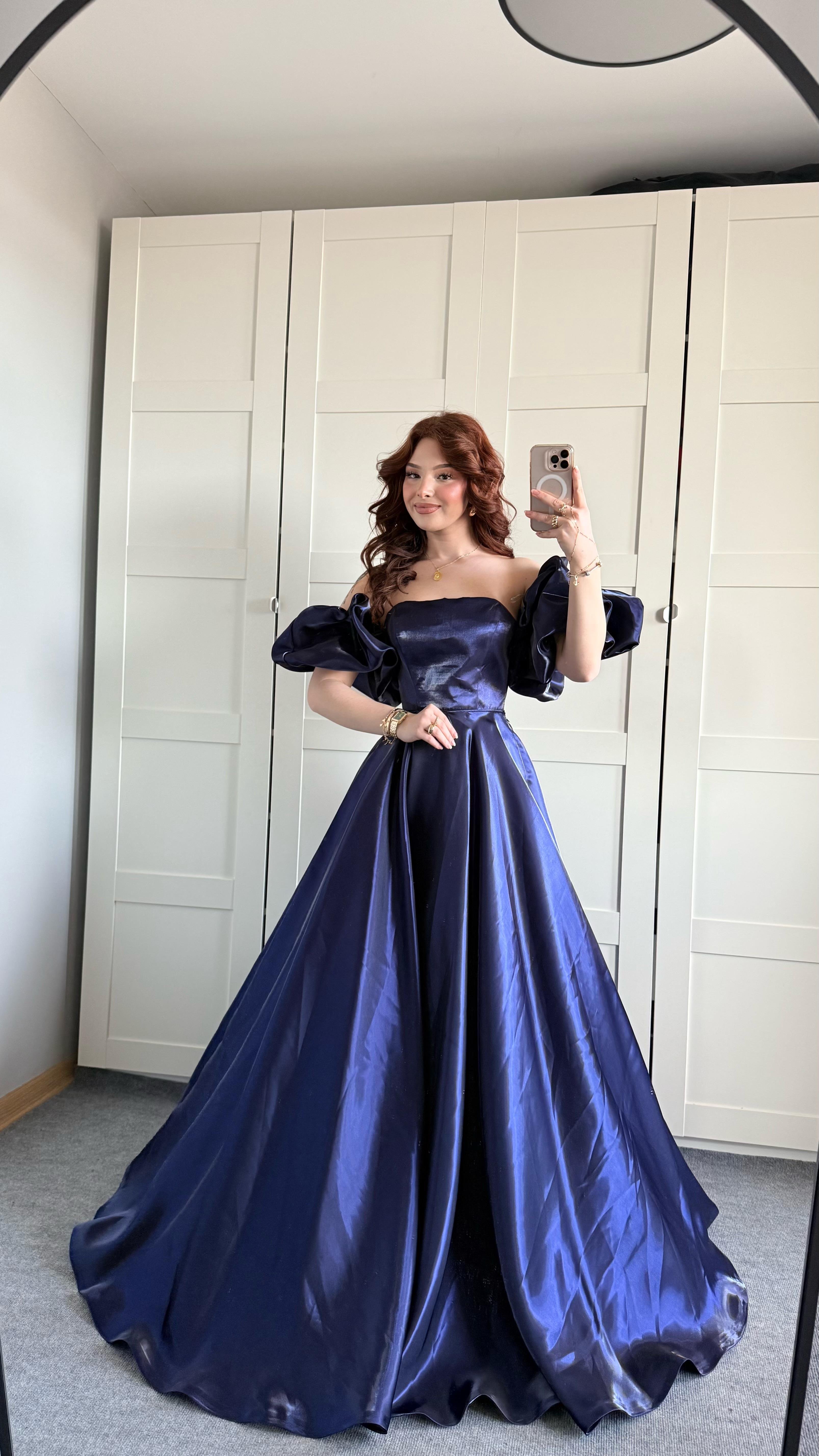 Barbie princess Abiye Lacivert