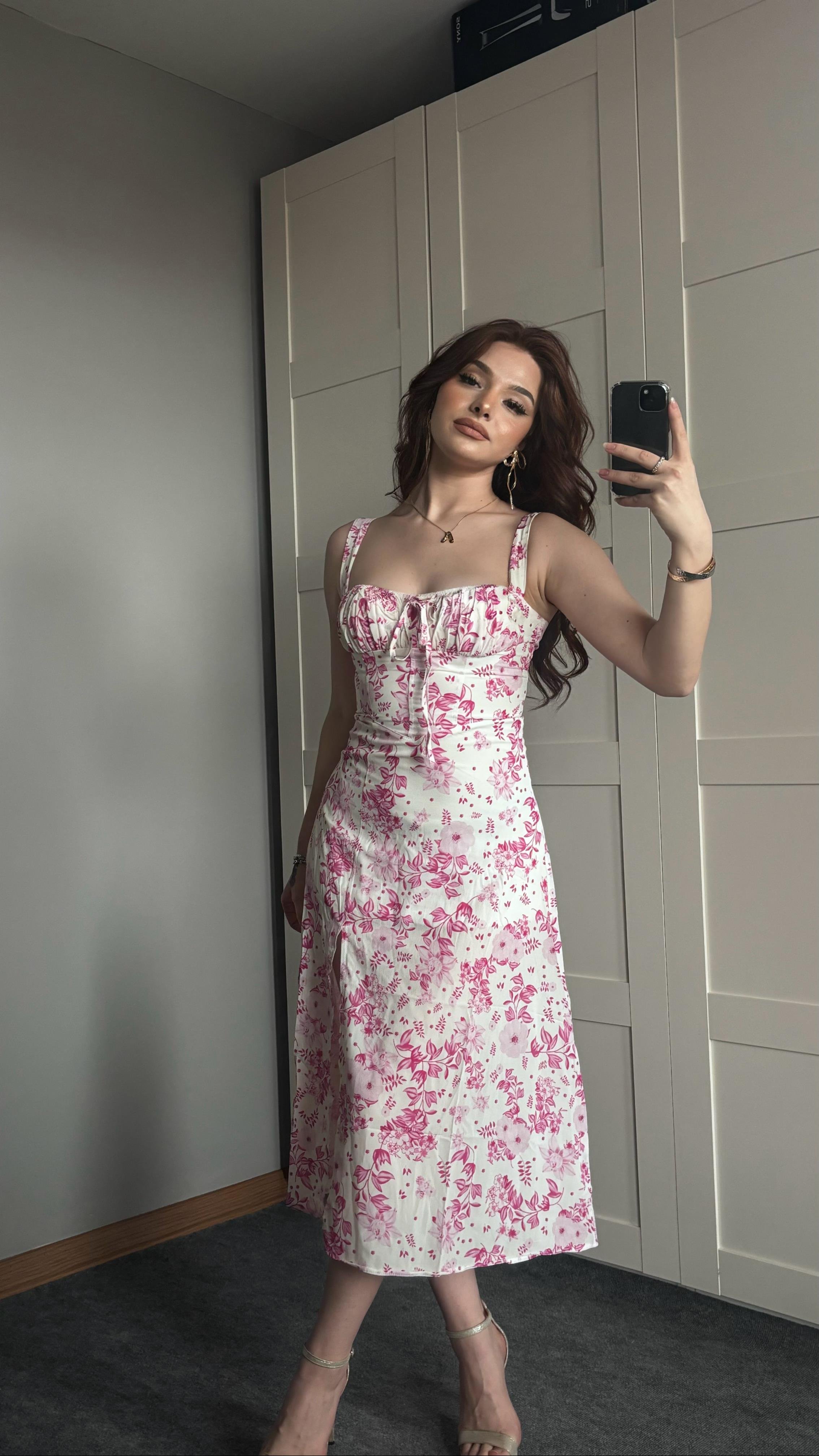 Çiçekli Askılı Çıtır Pembe Elbise
