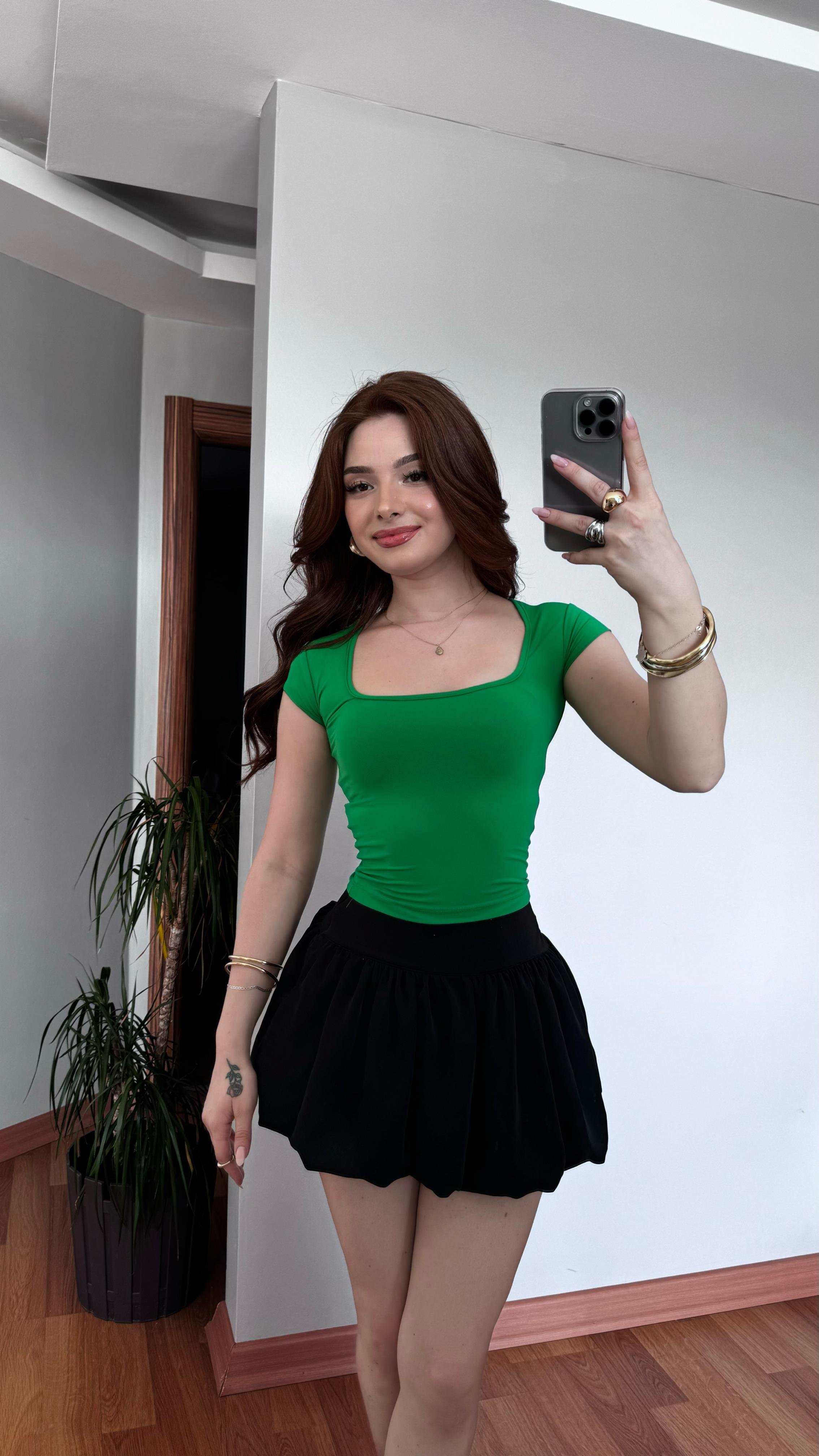 Kare Yaka Sandy Yeşil Tişört