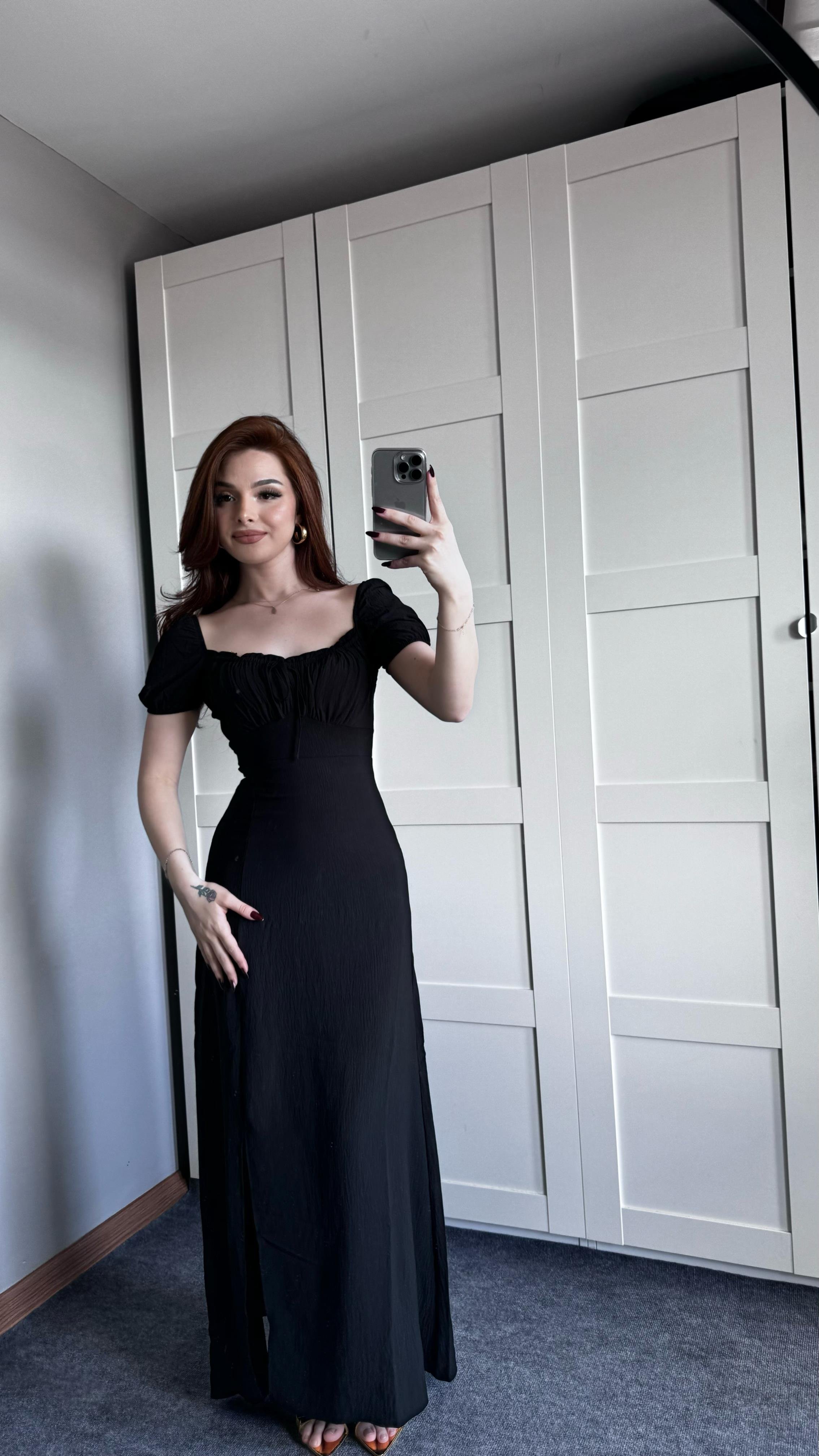 Maria Uzun Siyah Elbise