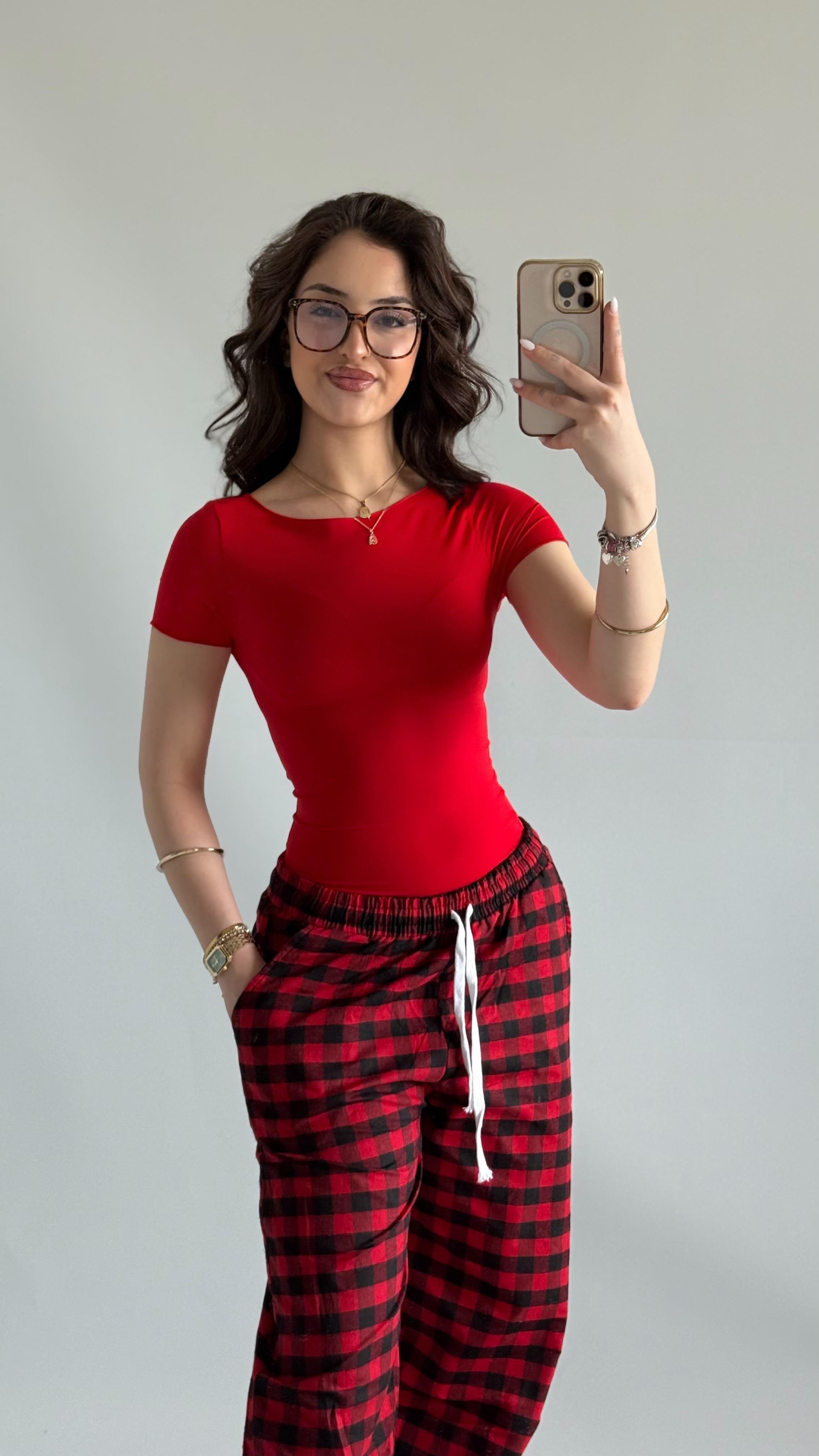 Oval Yaka Vücudu Saran Kısa Kol Tişört Kırmızı