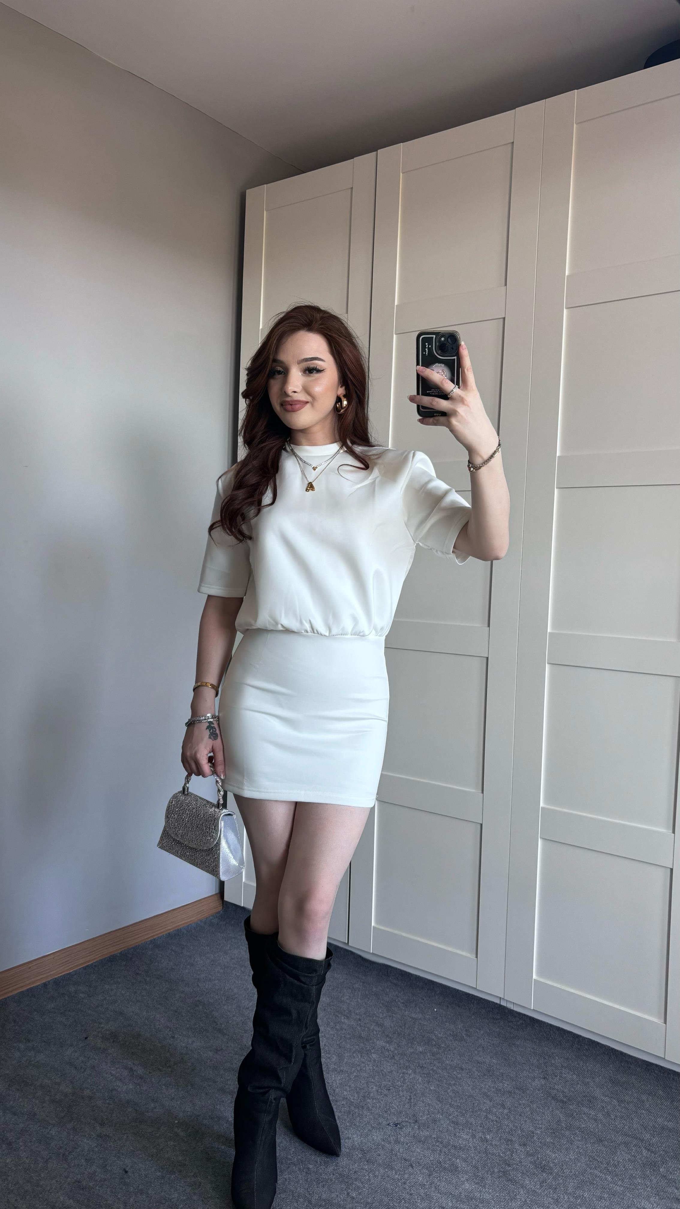 Vatkalı Mini Beyaz Elbise