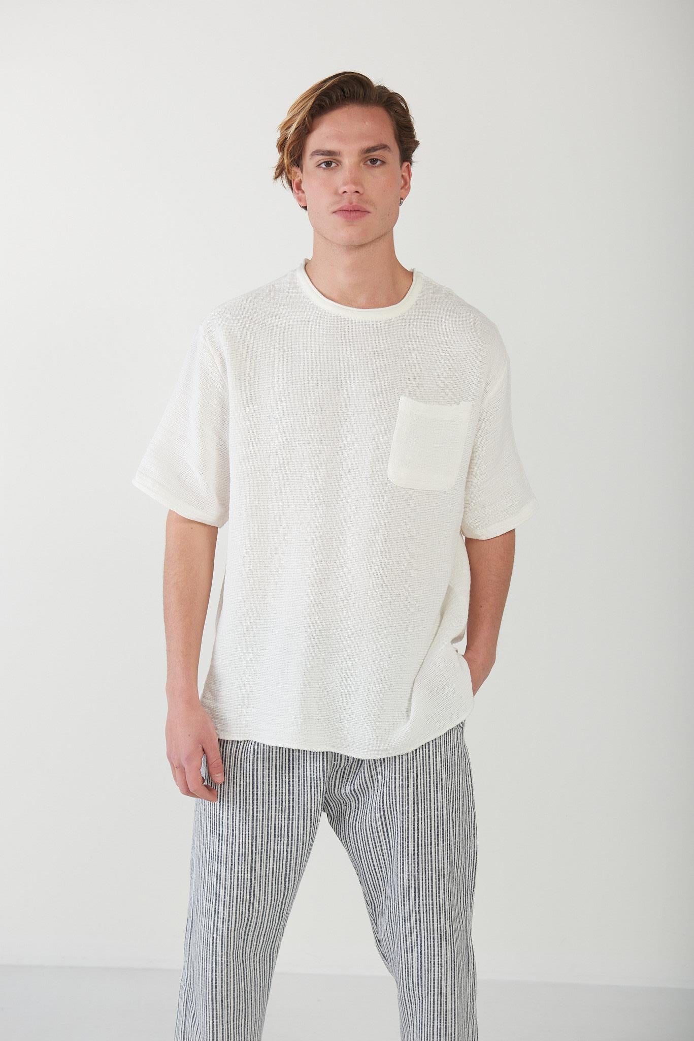 Kafes Örgülü Cep Detaylı Basic T-Shirt