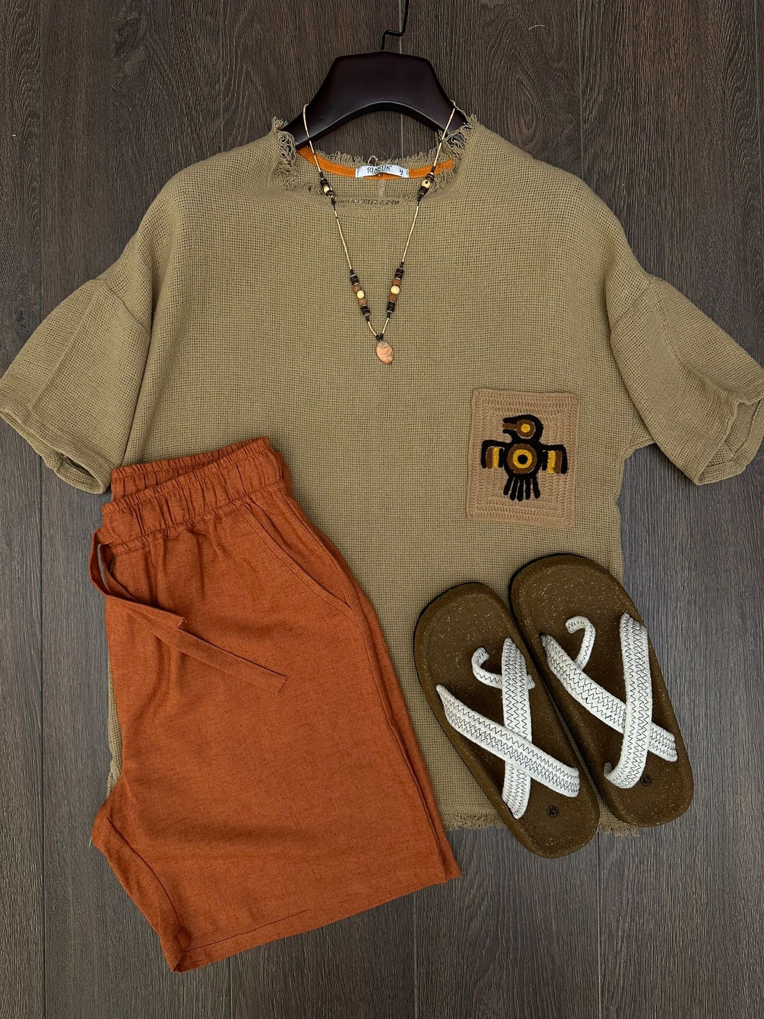 Karga Detail Buldan T-Shirt