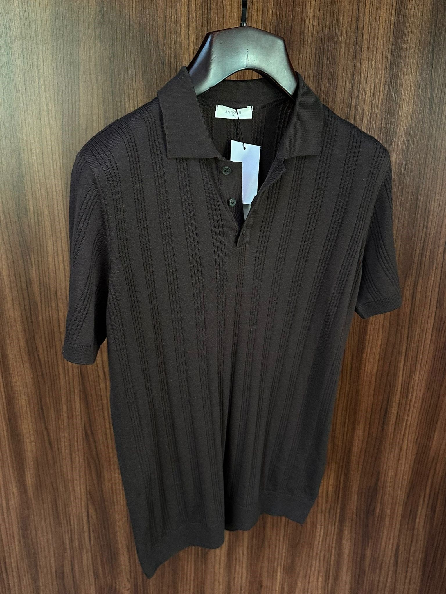 Nakış İşleme Detaylı Yakalı Triko T-Shirt