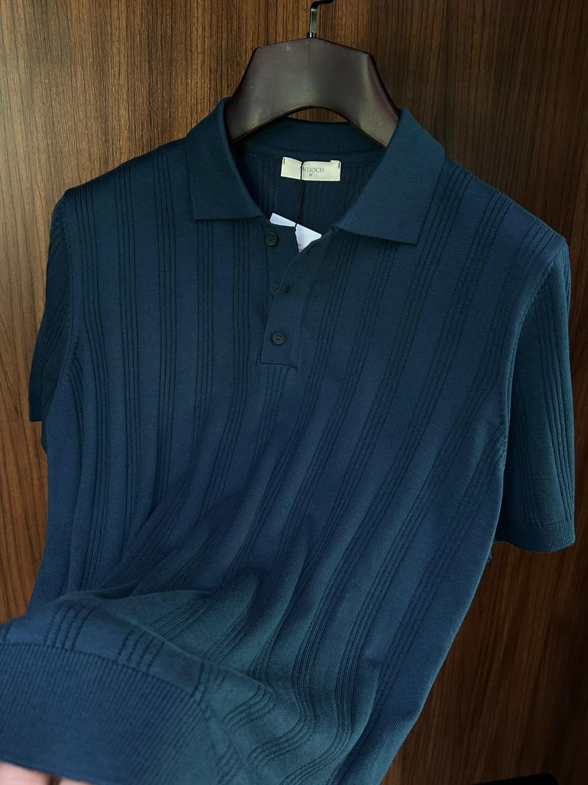 Nakış İşleme Detaylı Yakalı Triko T-Shirt