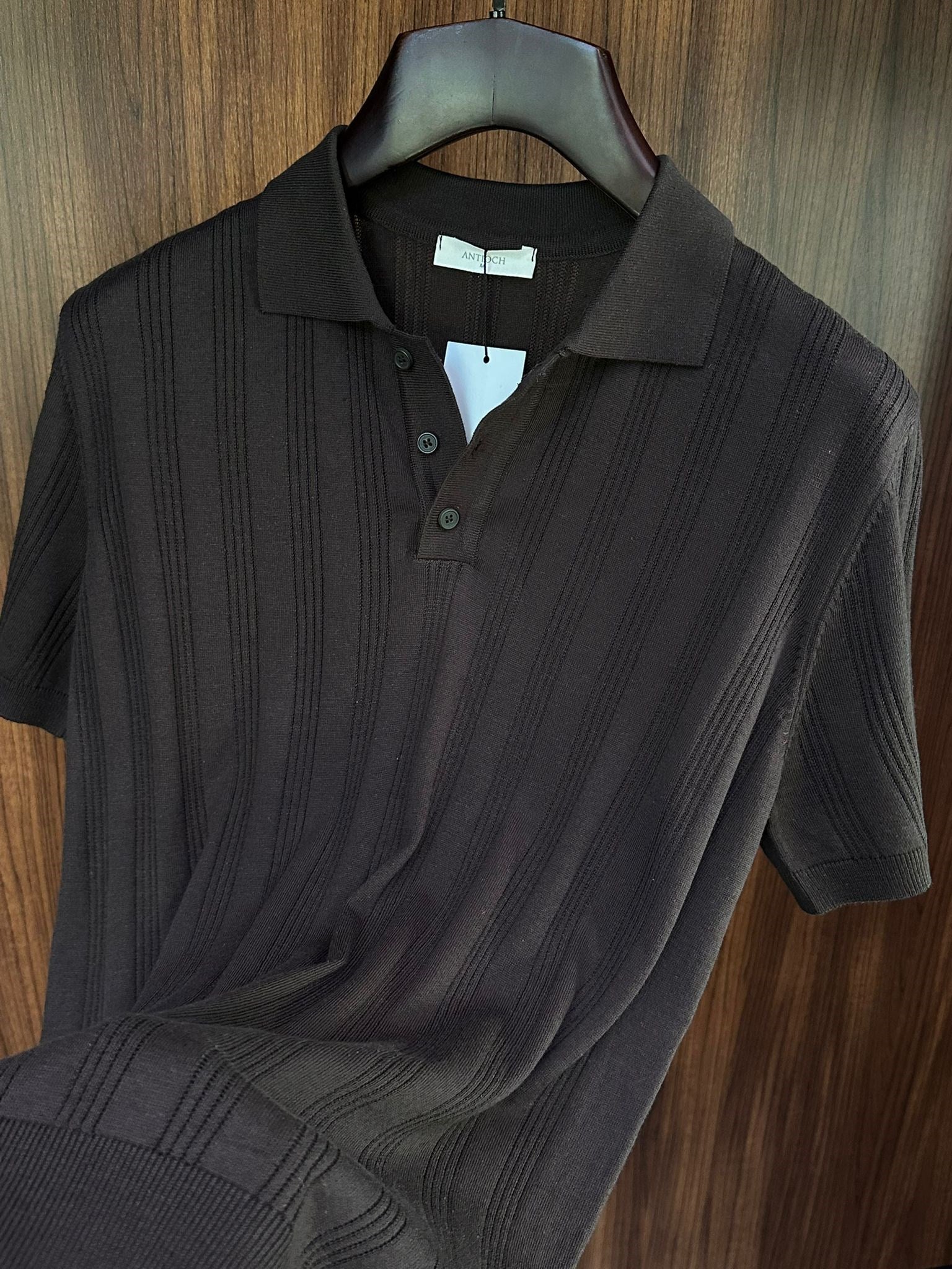 Nakış İşleme Detaylı Yakalı Triko T-Shirt