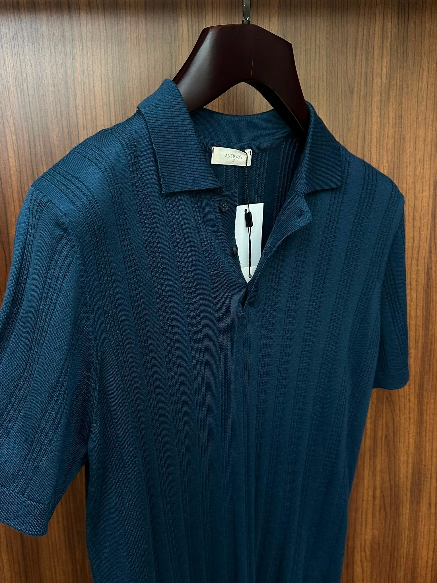 Nakış İşleme Detaylı Yakalı Triko T-Shirt