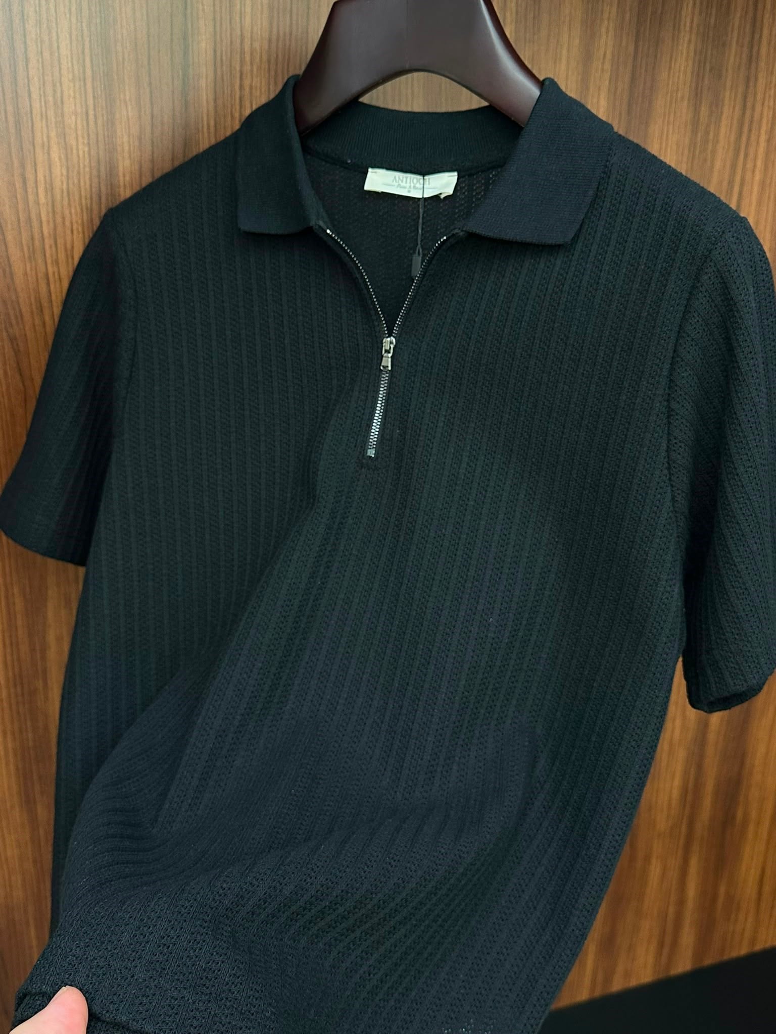Nakış İşlemeli Fermuarlı Yakalı Triko T-Shirt