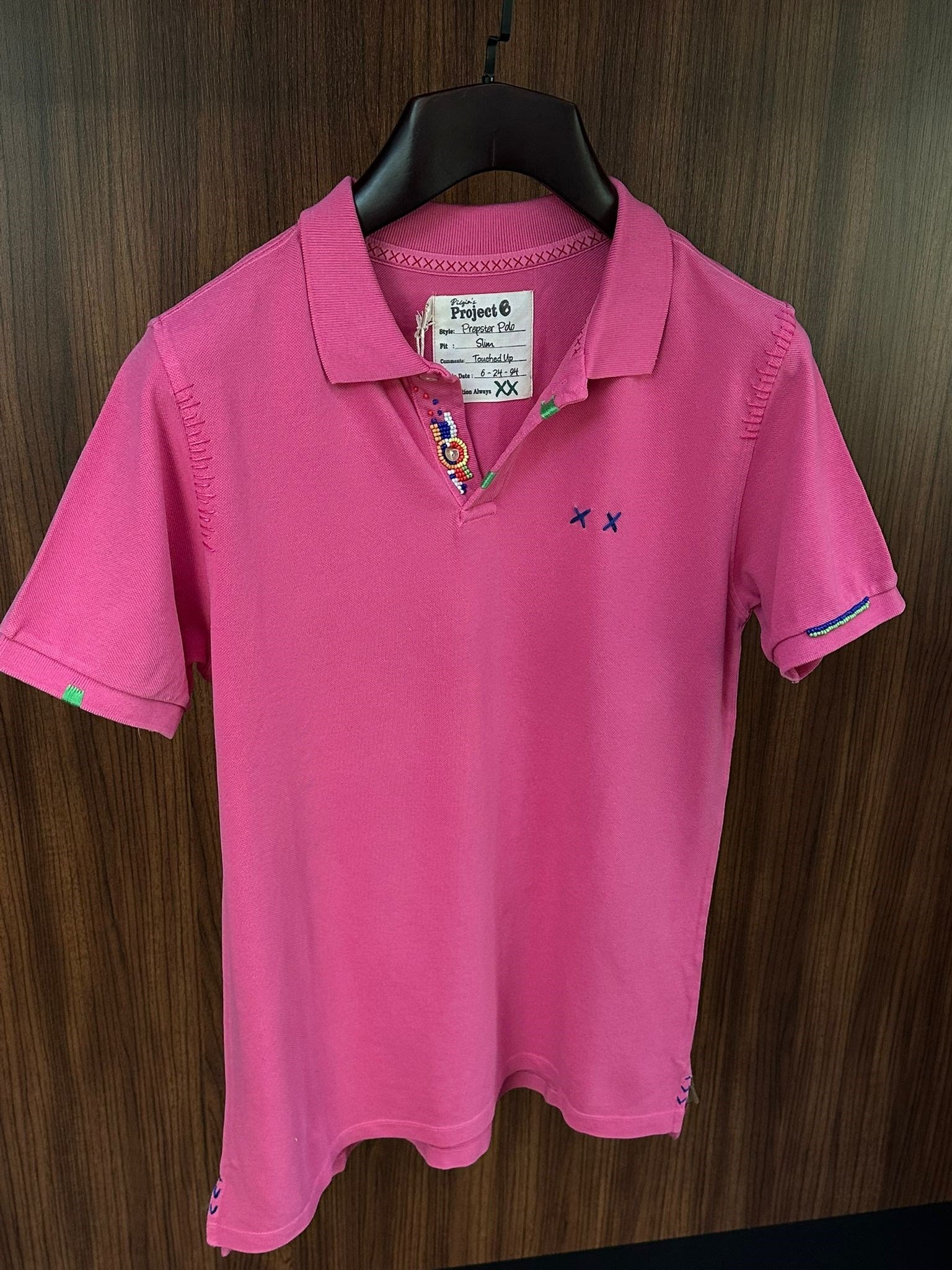 Nakış Logolu Yaka Boncuk Detaylı T-Shirt