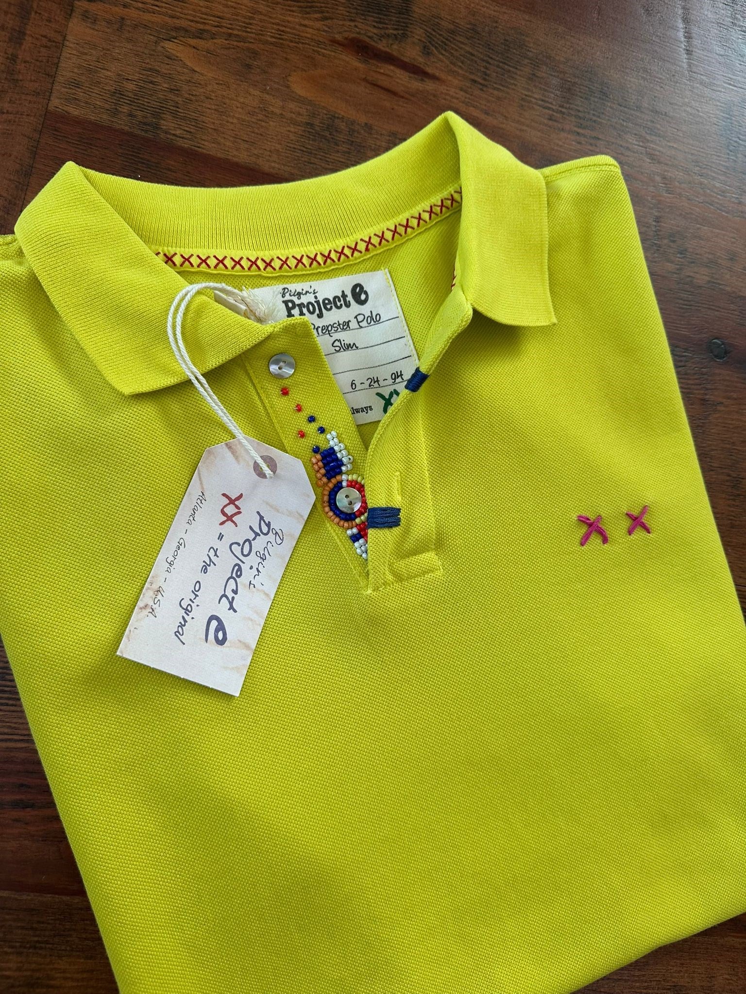 Nakış Logolu Yaka Boncuk Detaylı T-Shirt