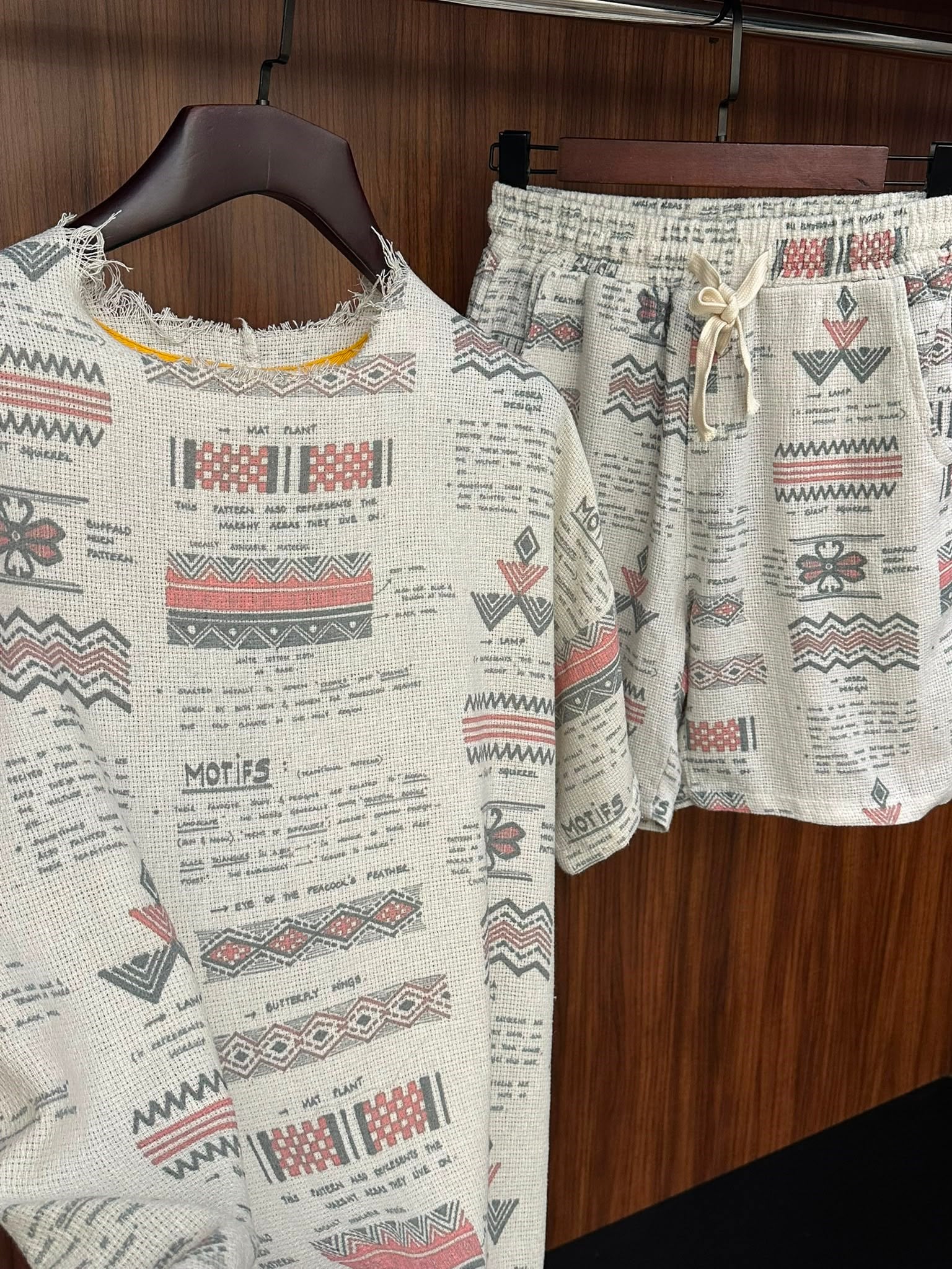 Nora Dijital Baskılı Buldan Kafes T-Shirt