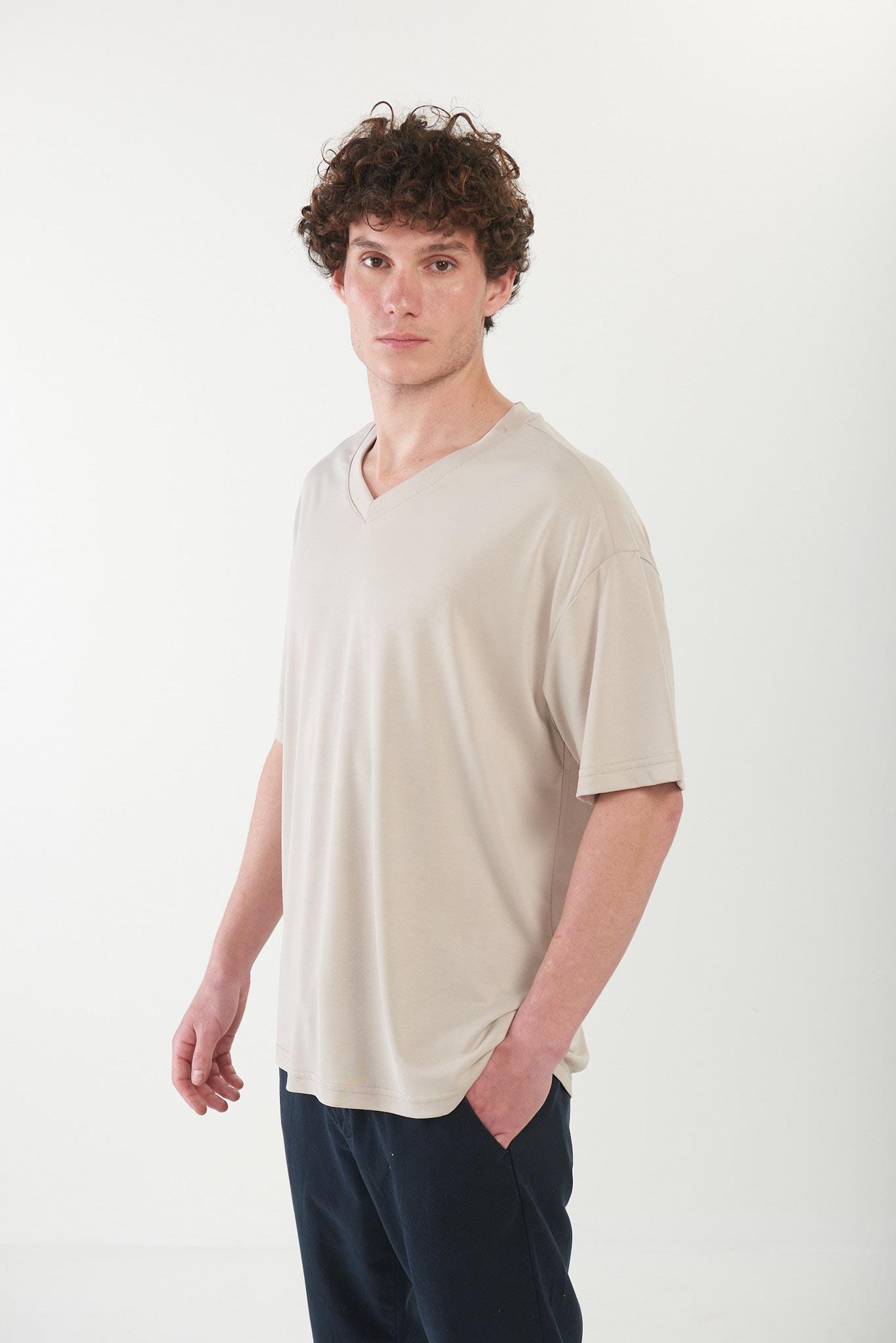 V Yaka Düz Basic T-Shirt