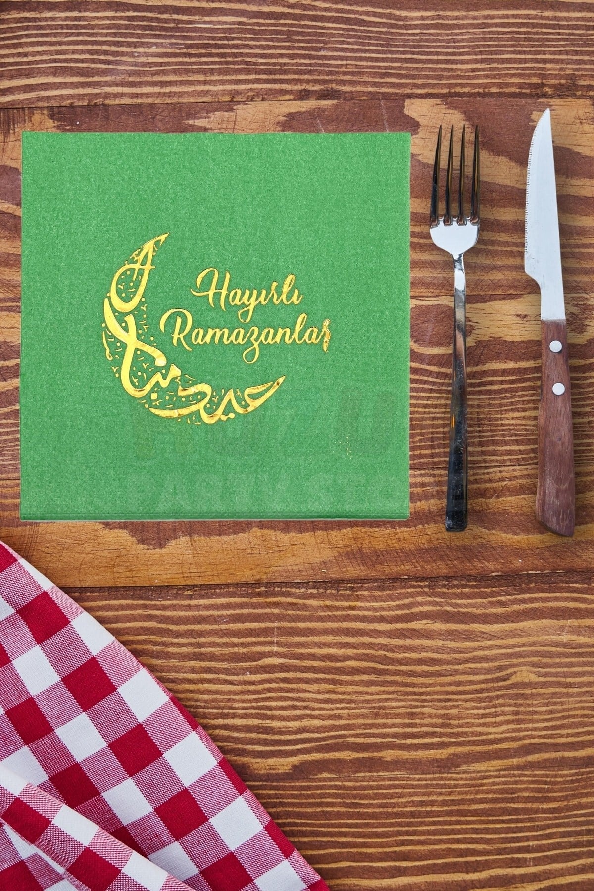 Hayırlı Ramazanlar Yeşil Gold Yaldızlı Peçete 16 Adet 16x16 Cm Altın Varaklı Ramazan Bayram Dini Süs
