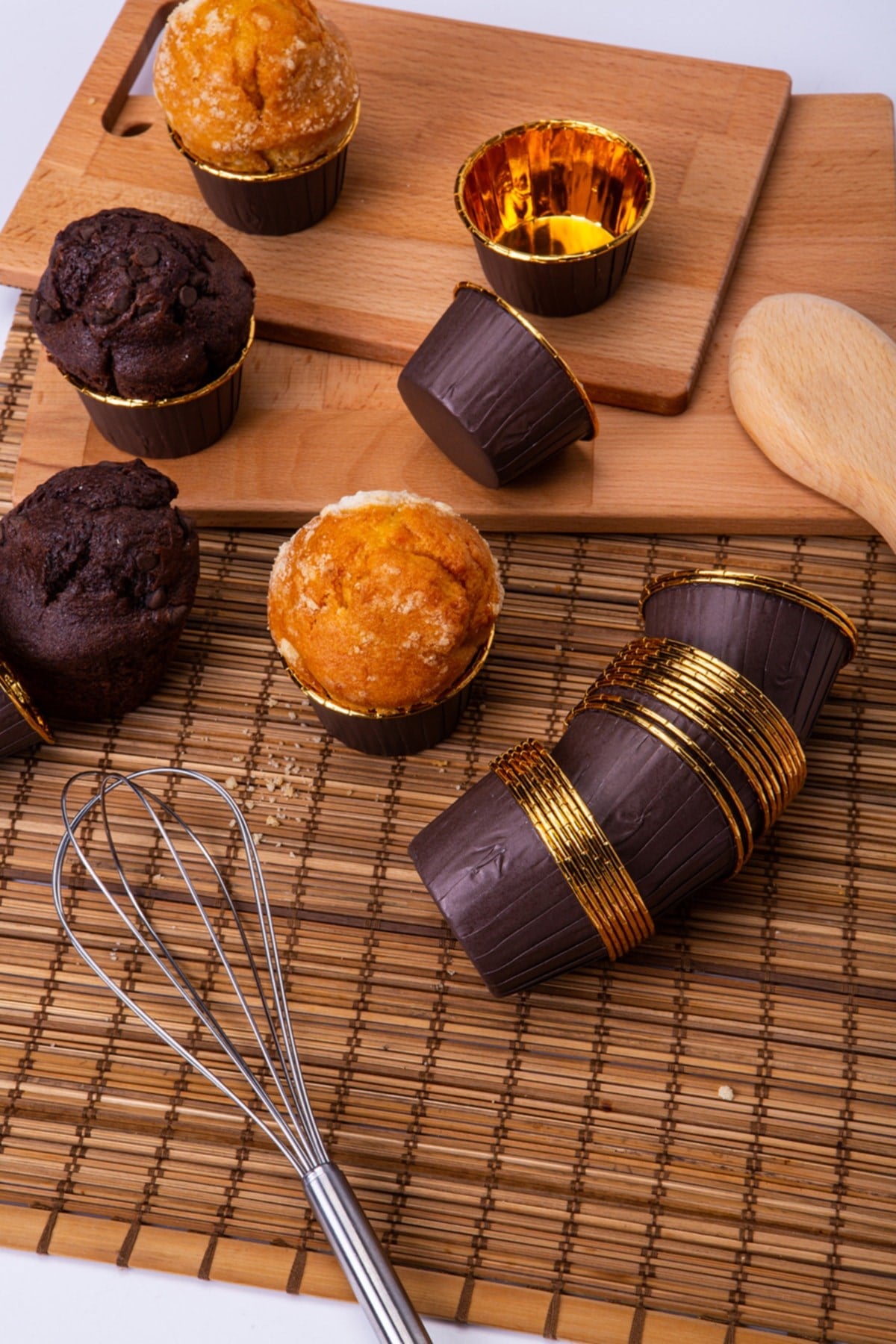 Kahverengi Parlak Karton 25li Kek Kalıbı Kenarı Gold Kaplama Fırında Dağılmayan 6.5x4 cm Muffin