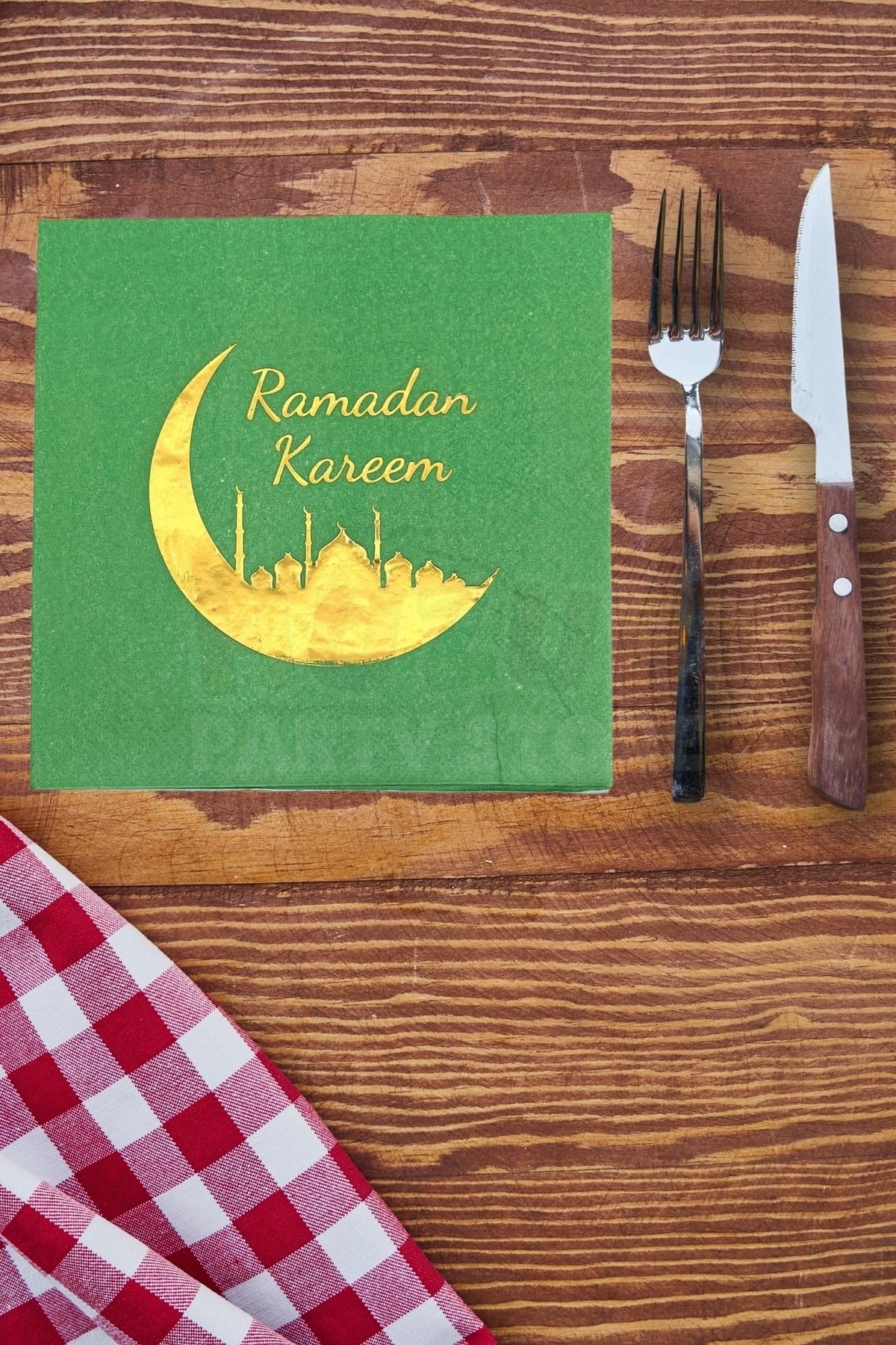 Ramadan Kareem Yeşil Gold Yaldızlı Peçete 16 Adet 16x16 Cm Altın Varaklı Ramazan Bayramı Dini Süsü