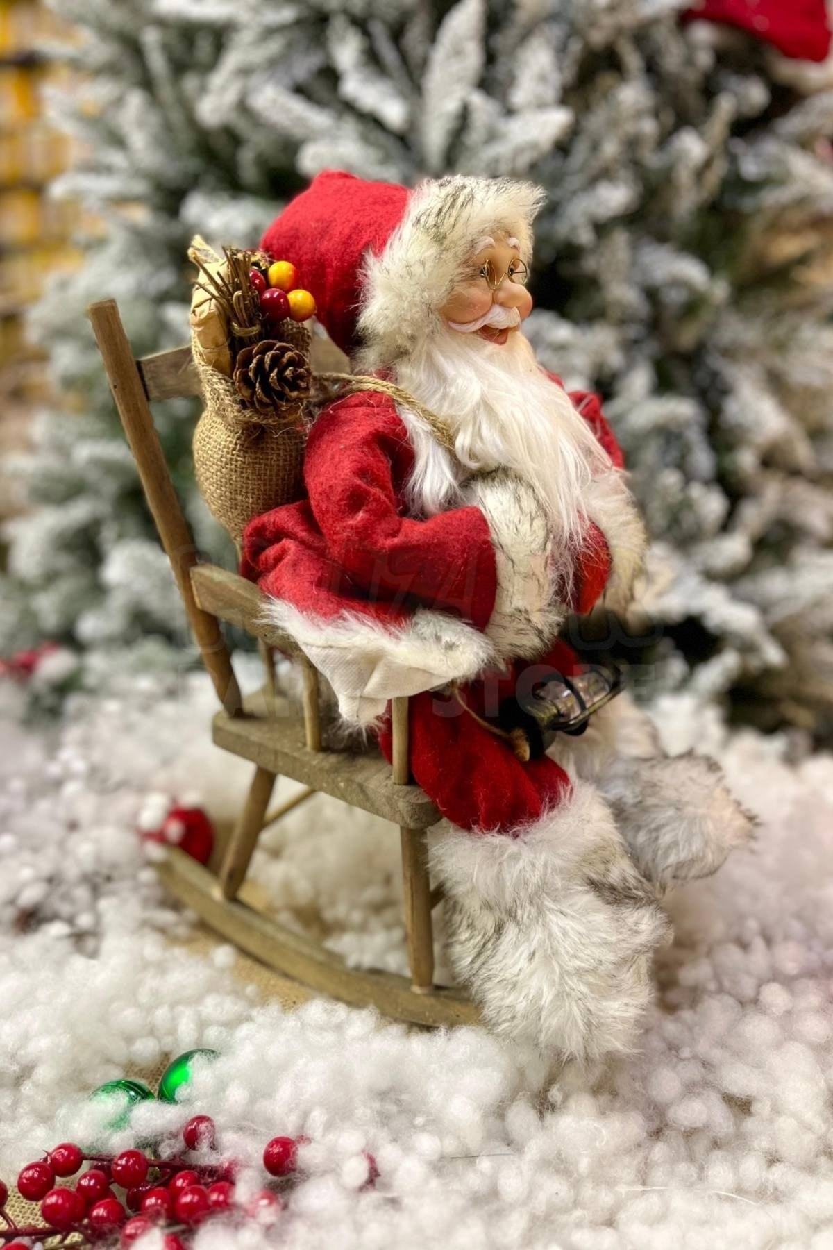 Sallanan Sandalyeli Noel Baba 45x32 Cm Kırmızı Kürklü Gaz Lambası Detaylı Yeni Yıl Yılbaşı Dekoru