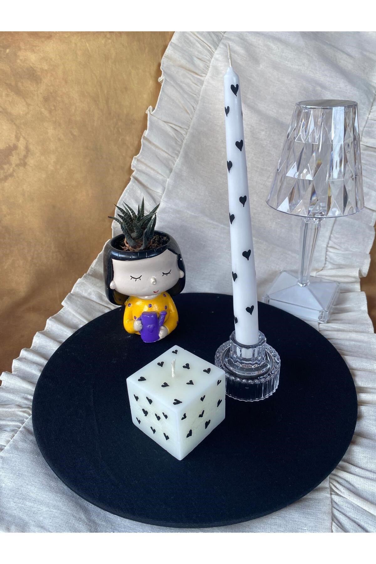 2li Set Kalpli Şamdan Mumu ve Küp Mum Kalp Desenli El Çizimi Beyaz Mum