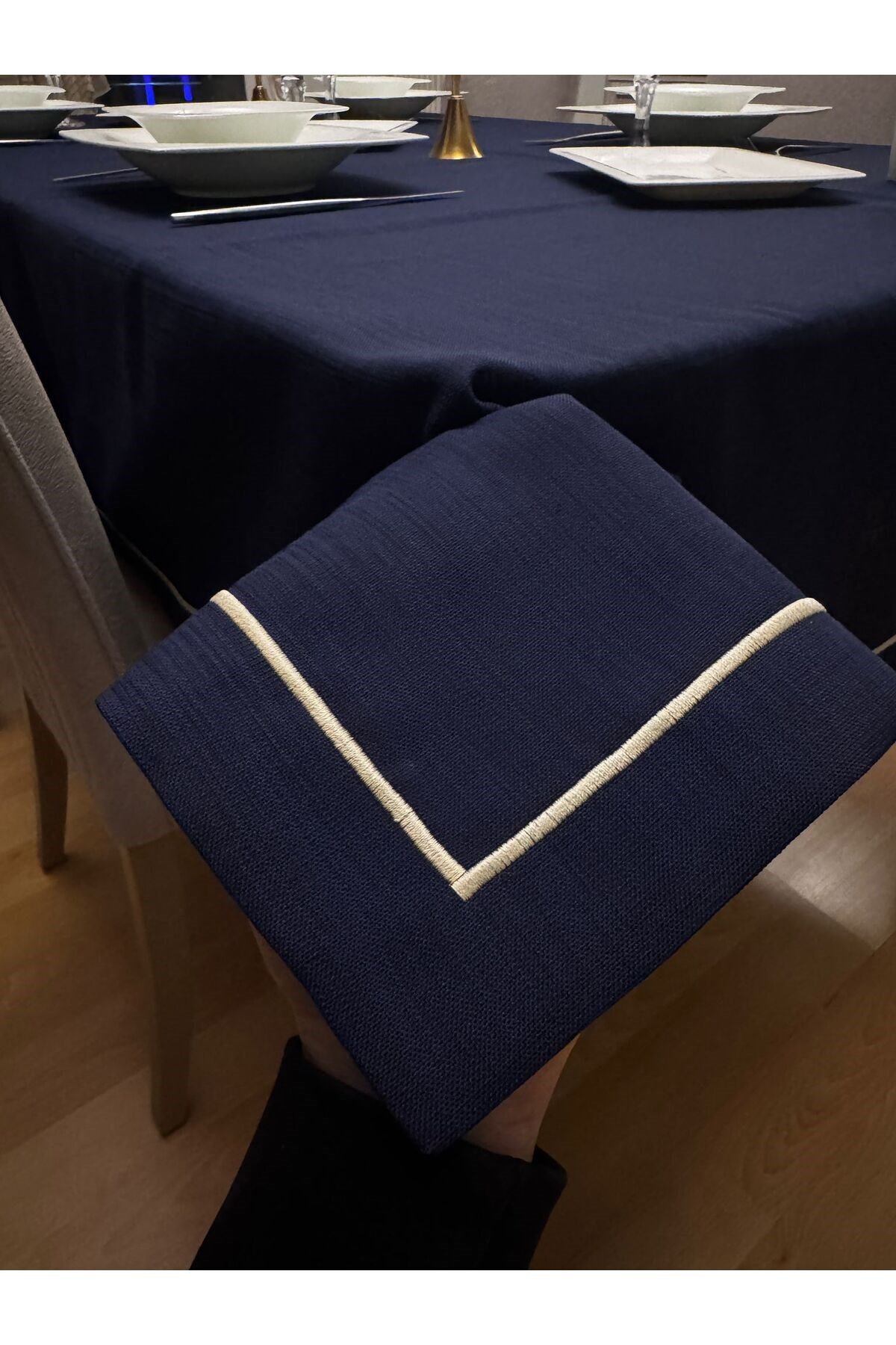 Piko Gold Sarma Detaylı Polyester Keten Dertsiz Masa Örtüsü Lacivert