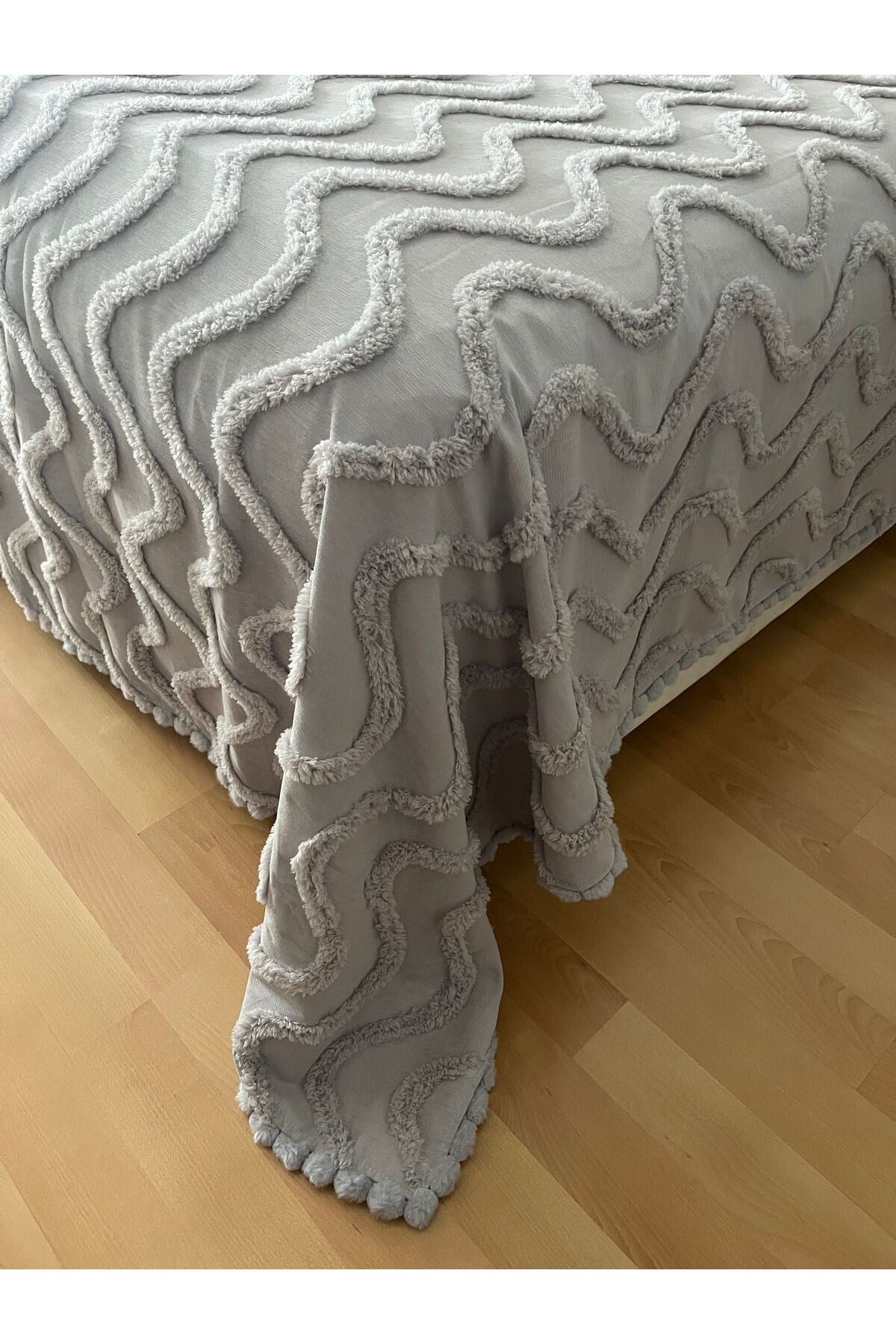 Ponpon Detaylı Çift Kişilik Pamuklu Yatak Örtüsü Pike 240 x 260 - 1 Adet