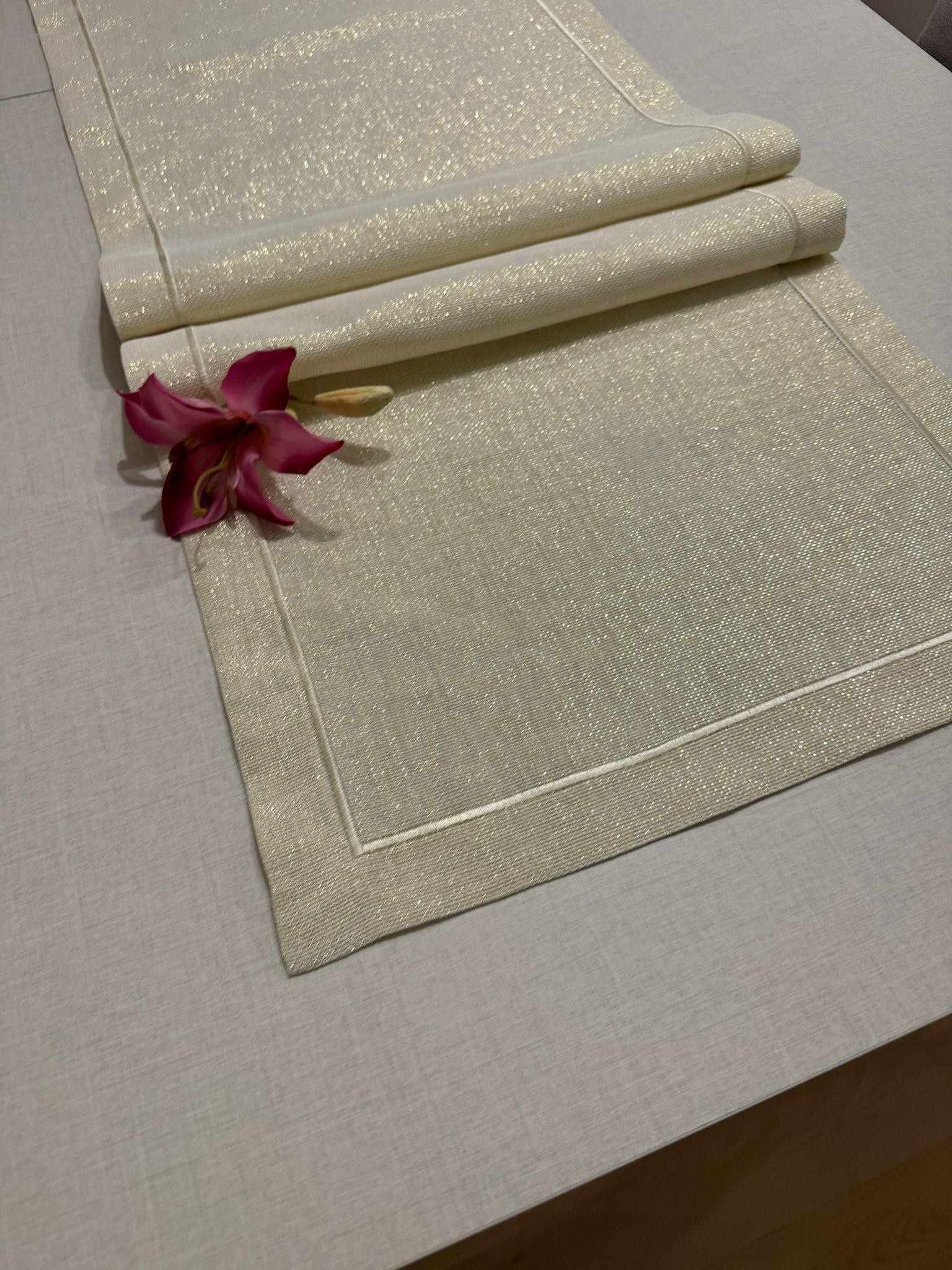 Zeren Home Piko İşlemeli Keten Görünümlü Simli Linen Gold Runner 40x150