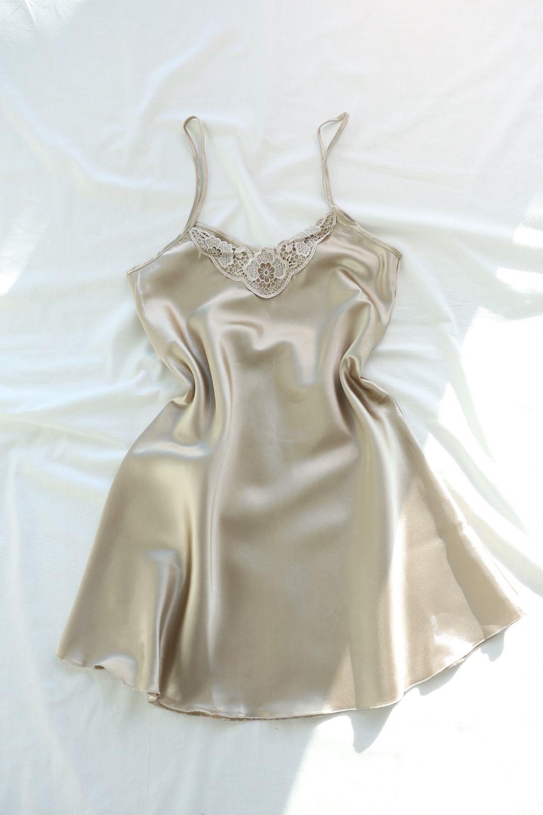 GecelikYaka Güpürlü Saten Gecelik