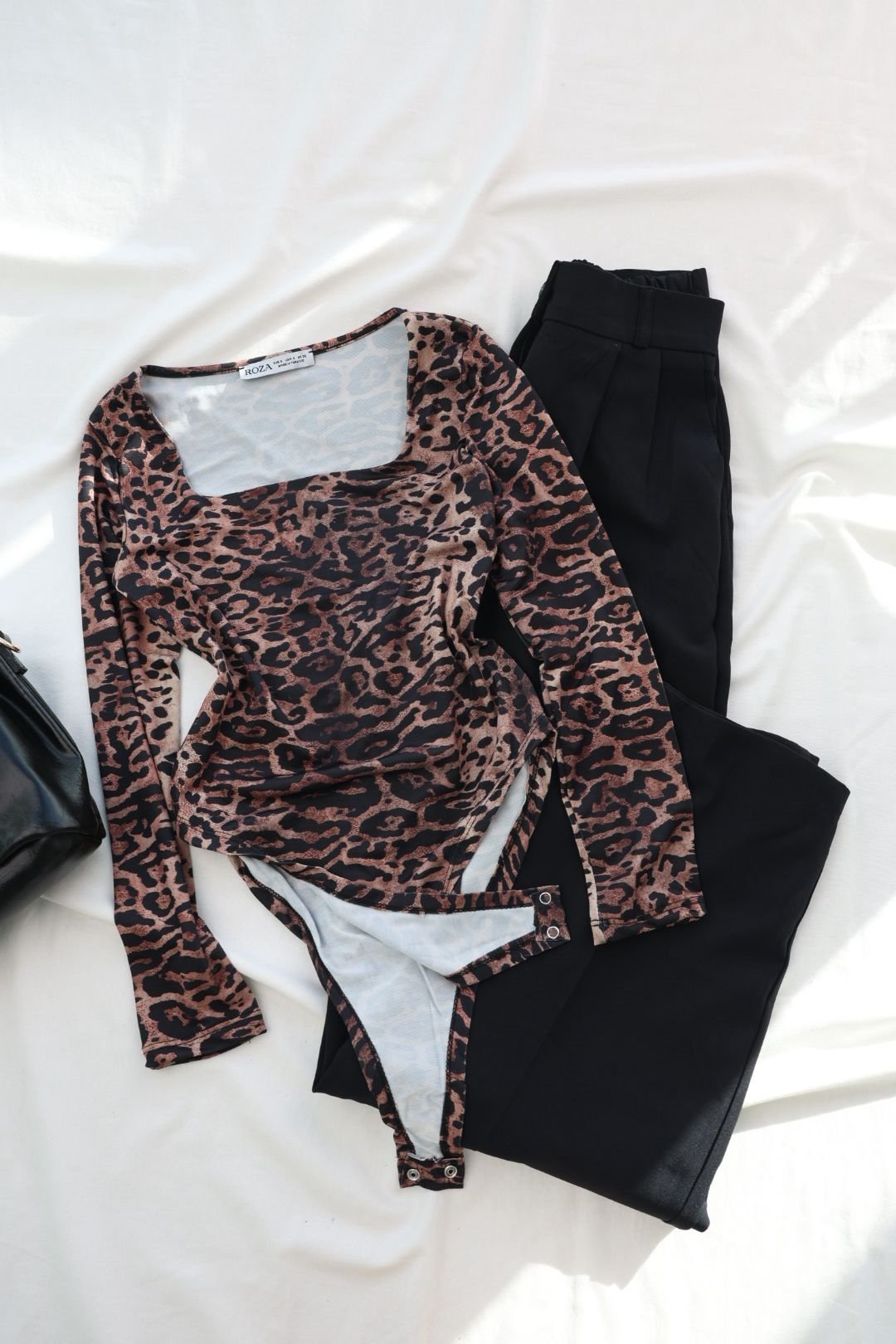 KategorisizKare Yaka Leopar Bodysuit