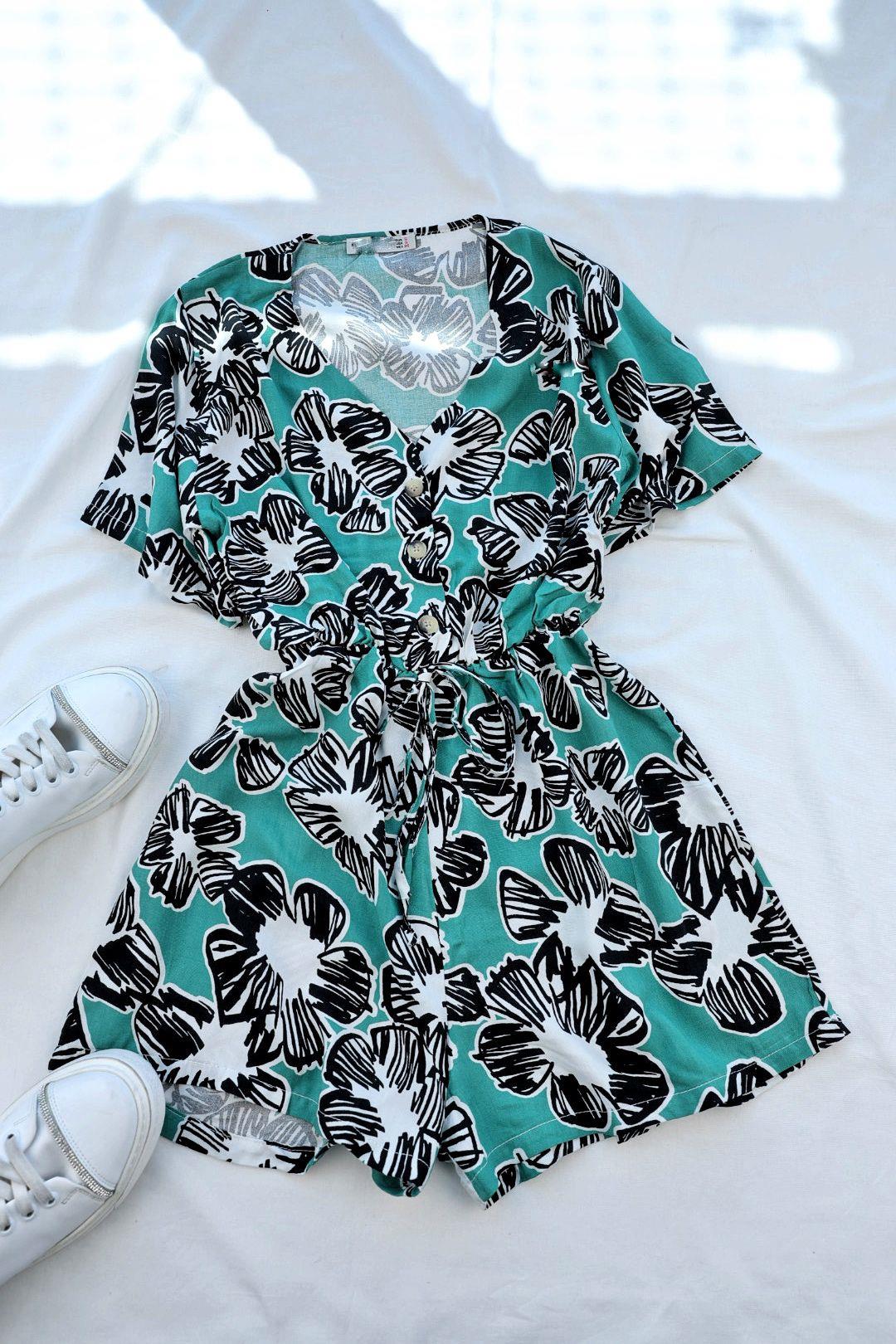 TulumDesenli Düğmeli Şort Tulum