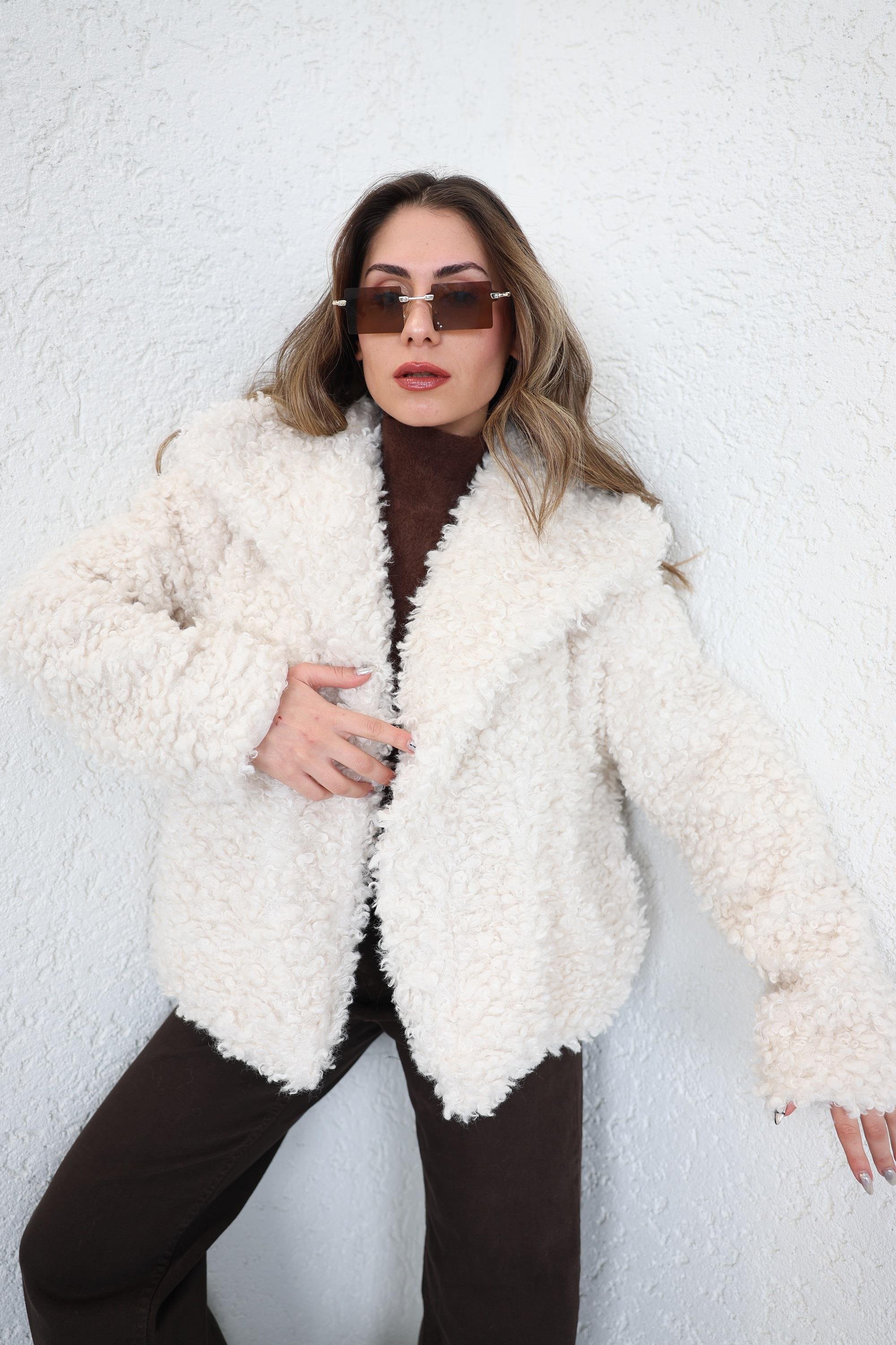 MontYakalı Kuzu Kürk Mont