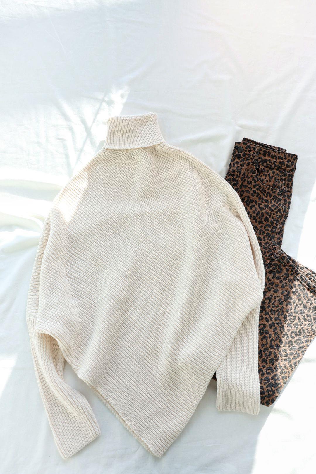 KategorisizBoğazlı Asimetrik Triko Kazak