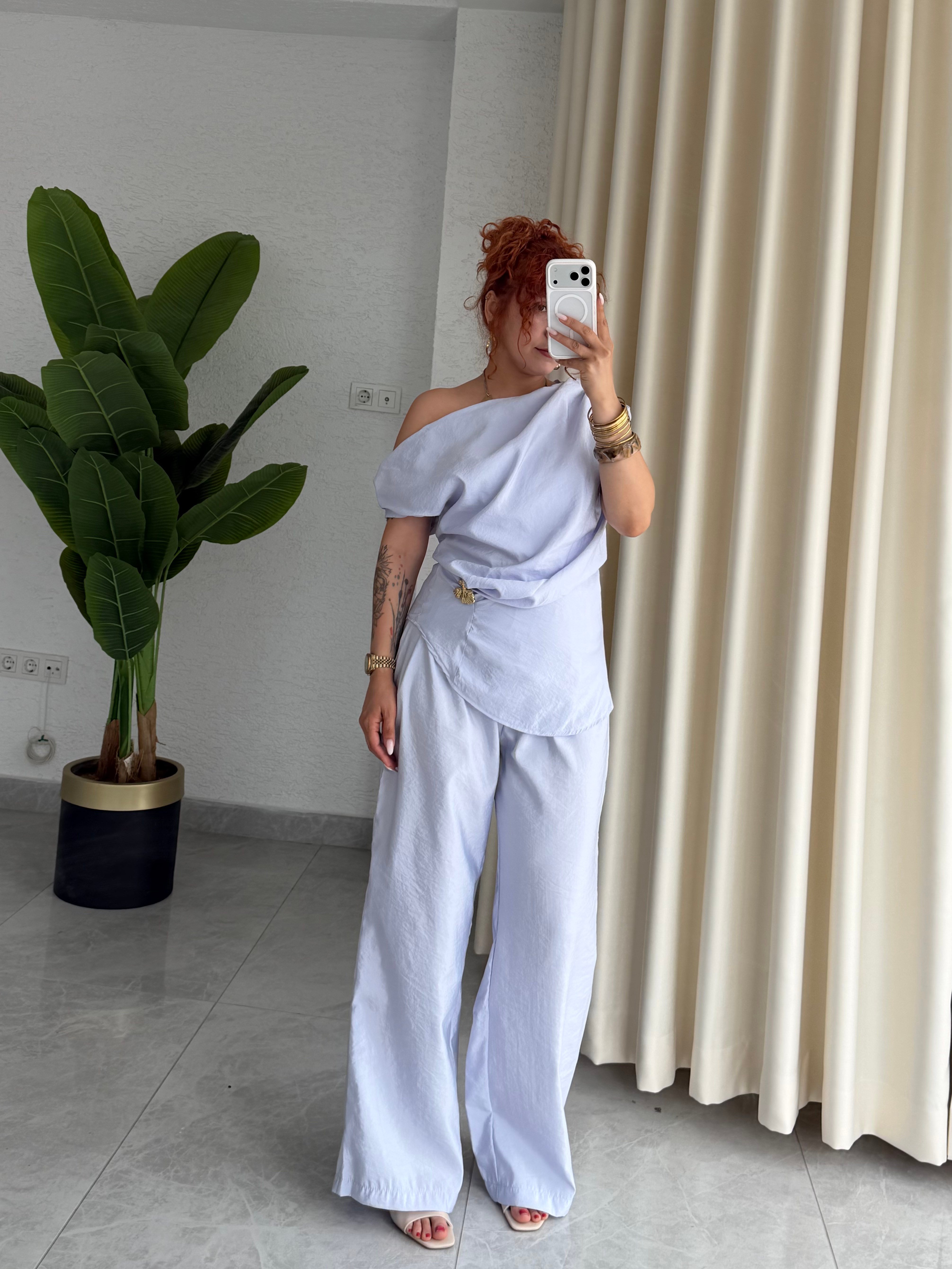 Aksesuar Detaylı Düşük Kol Bluz Pantolon Pantolon 2'Li Takım 