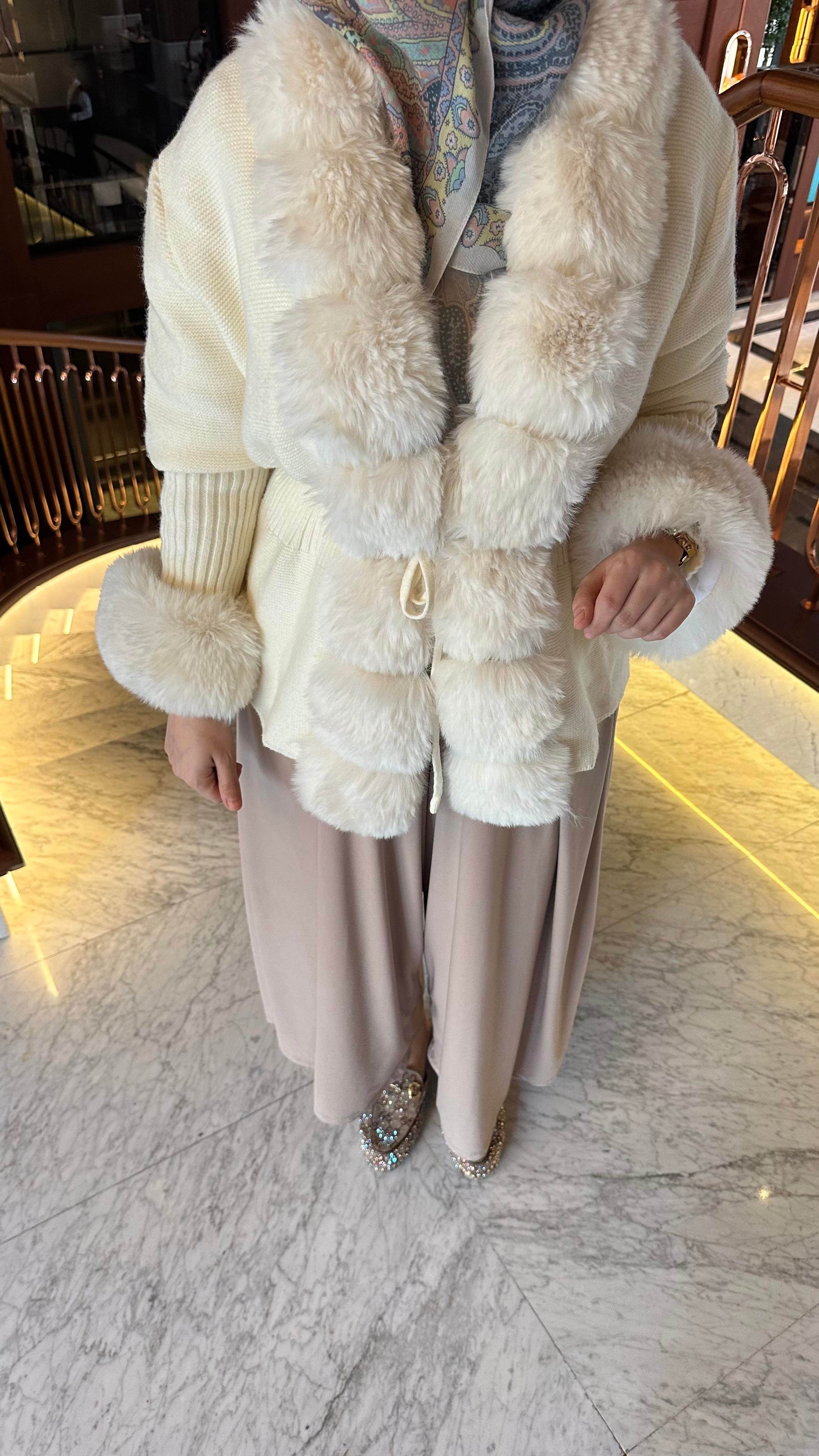 KÜRKLÜ HIRKA KREM
