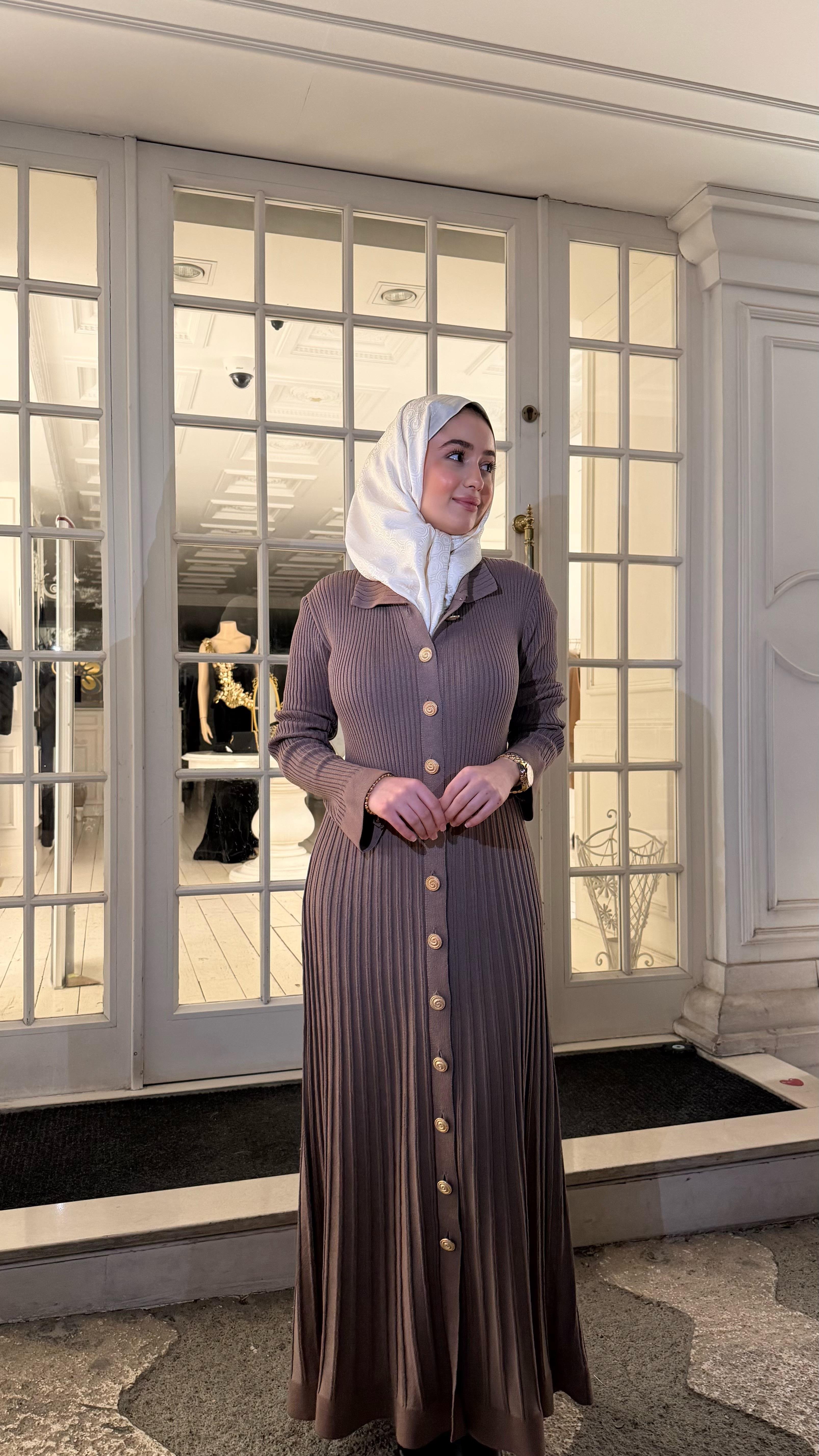 ÖNDEN DÜĞMELİ ELBİSE