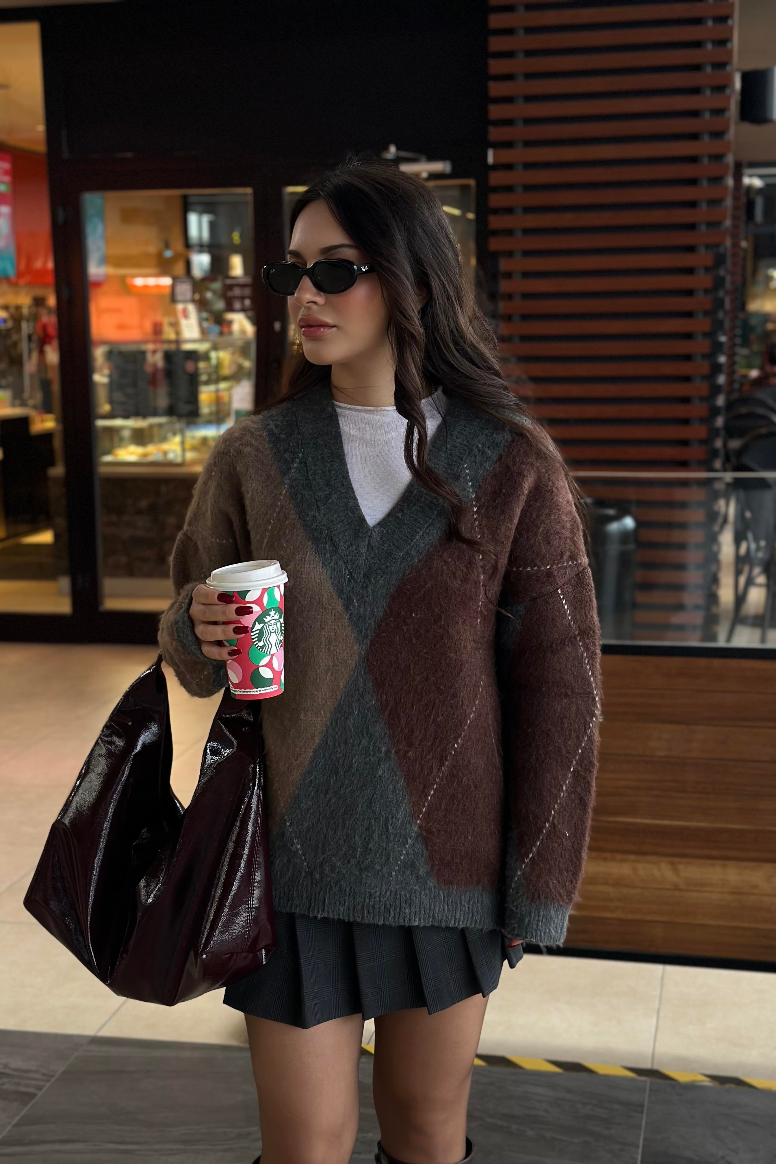 Premium Baklava Desenli V Yaka Kazak