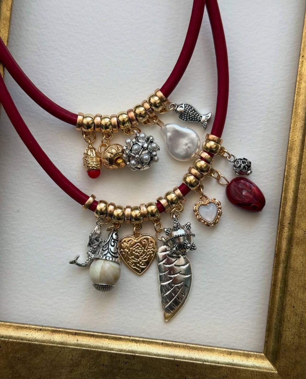 Gümüş ve Altın Dokunuşlu Charm Kolye