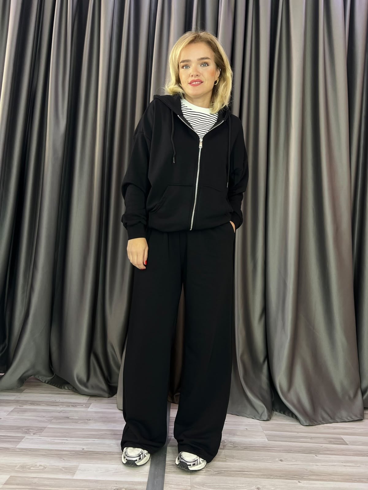 Kapüşonlu Fermuarlı Siyah Sweatshirt