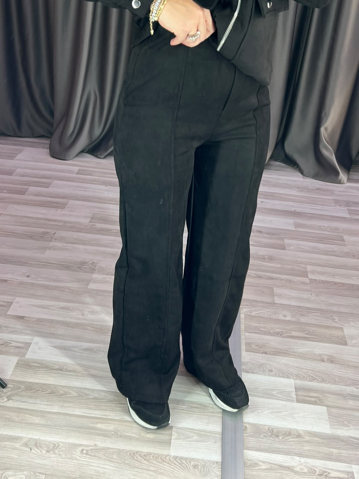 Nubuk Görünüm Nervürlü Siyah Bol Paça Pantolon