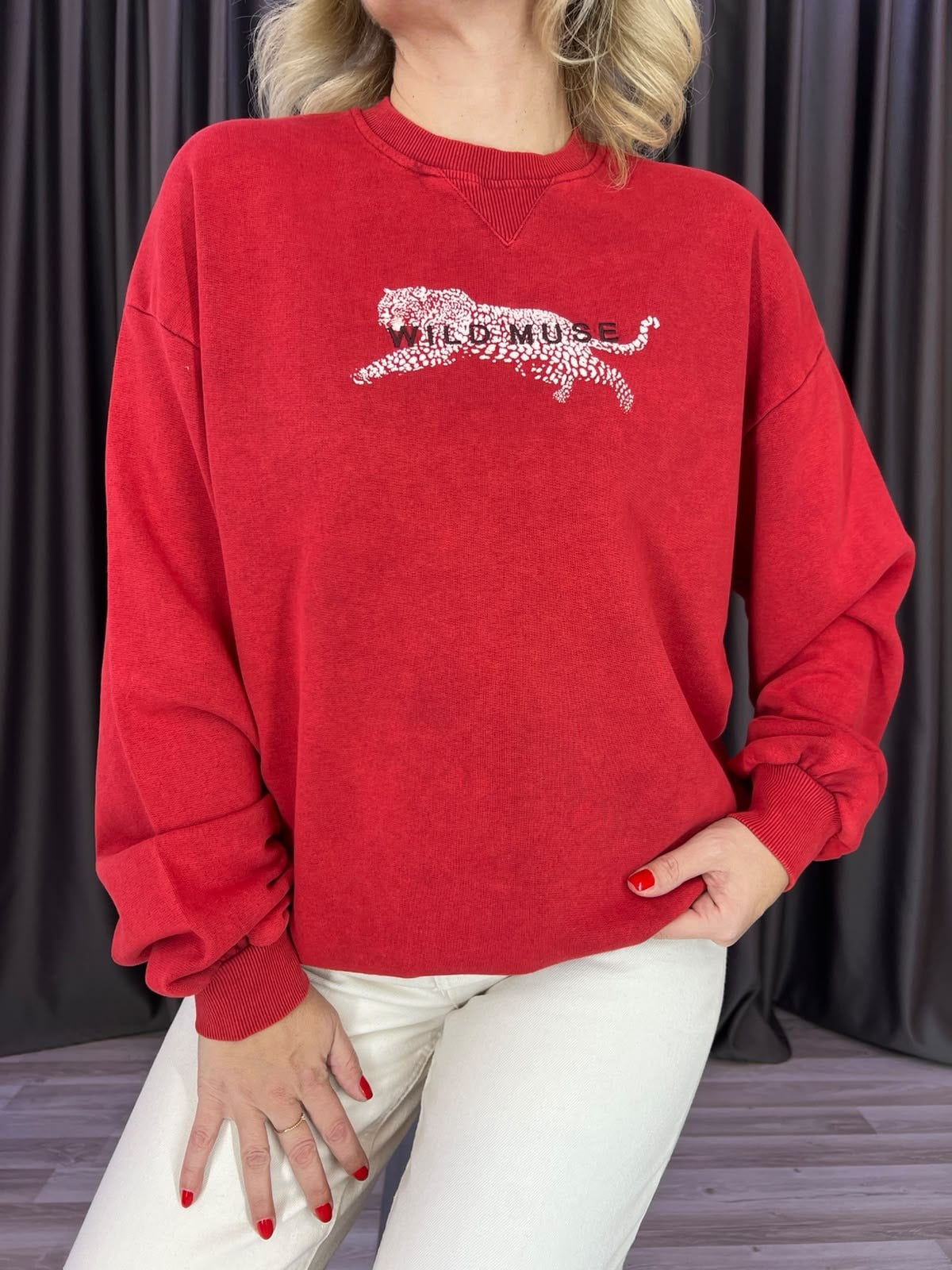 Wild Muse Nakışlı Kırmızı Sweatshirt 