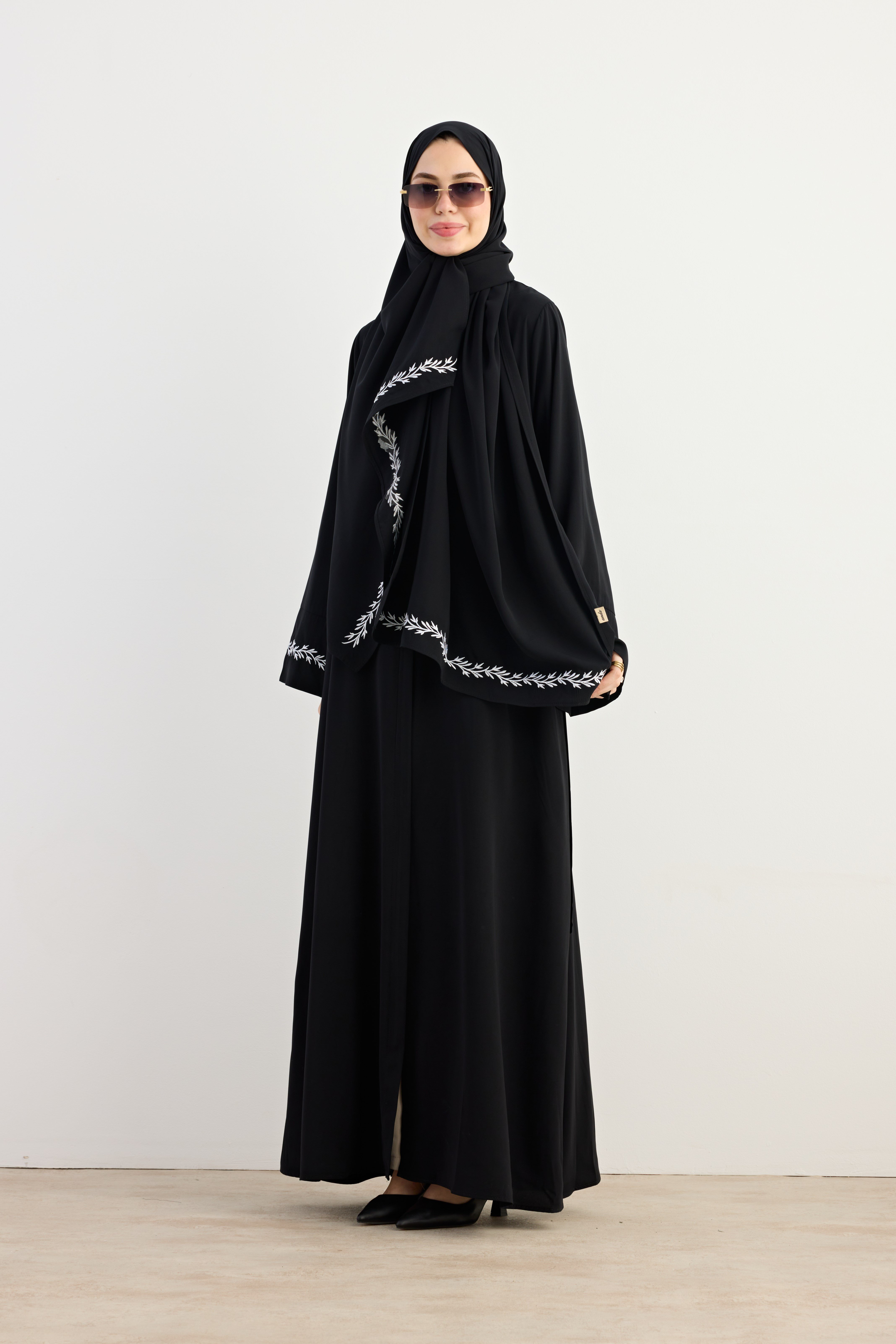 Ande Tesettür, Beyaz Sarmaşık Nakışlı Abaya, Beyaz Sarmaşık Nakışlı Abaya - Siyah