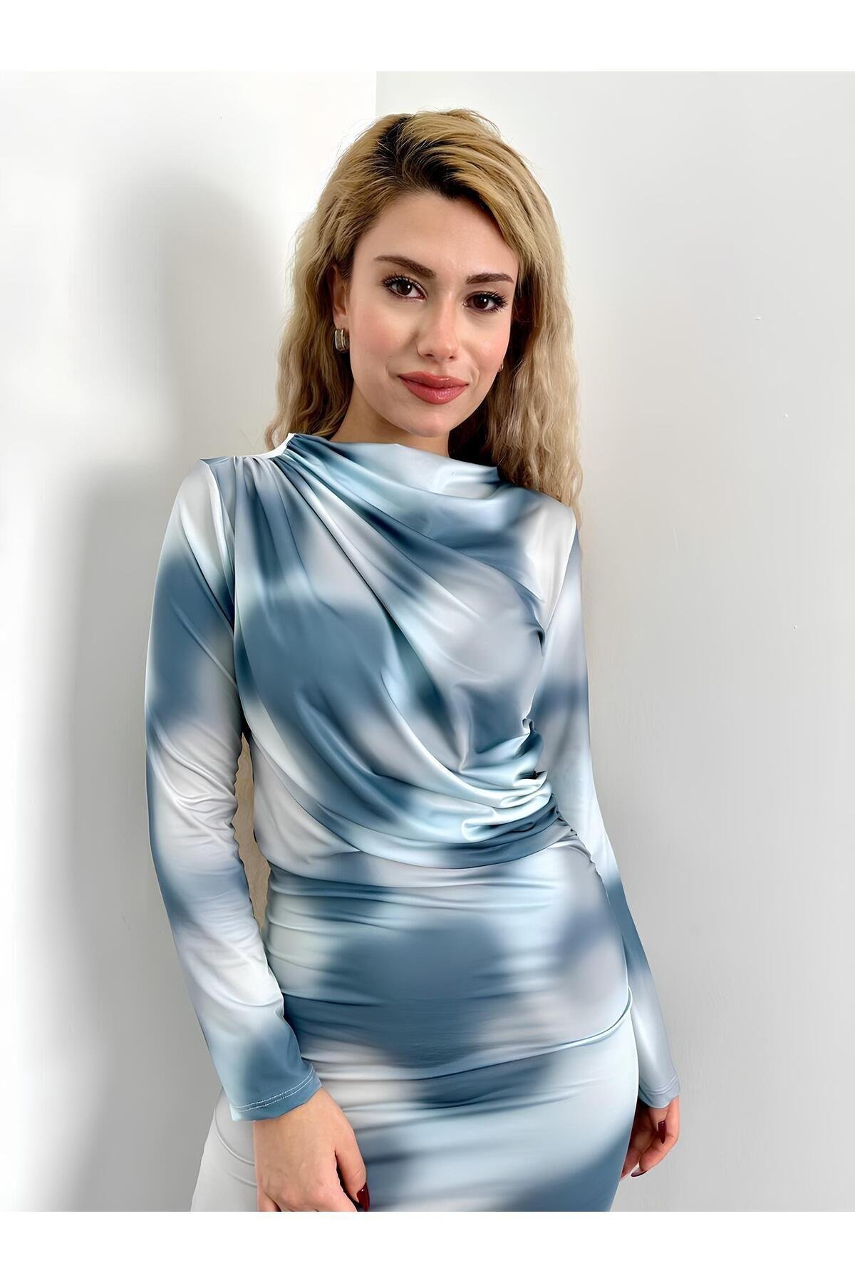  Maxi Boy Mavi Beyaz Batik Bodycone Drapeli Uzun Şık Elbise