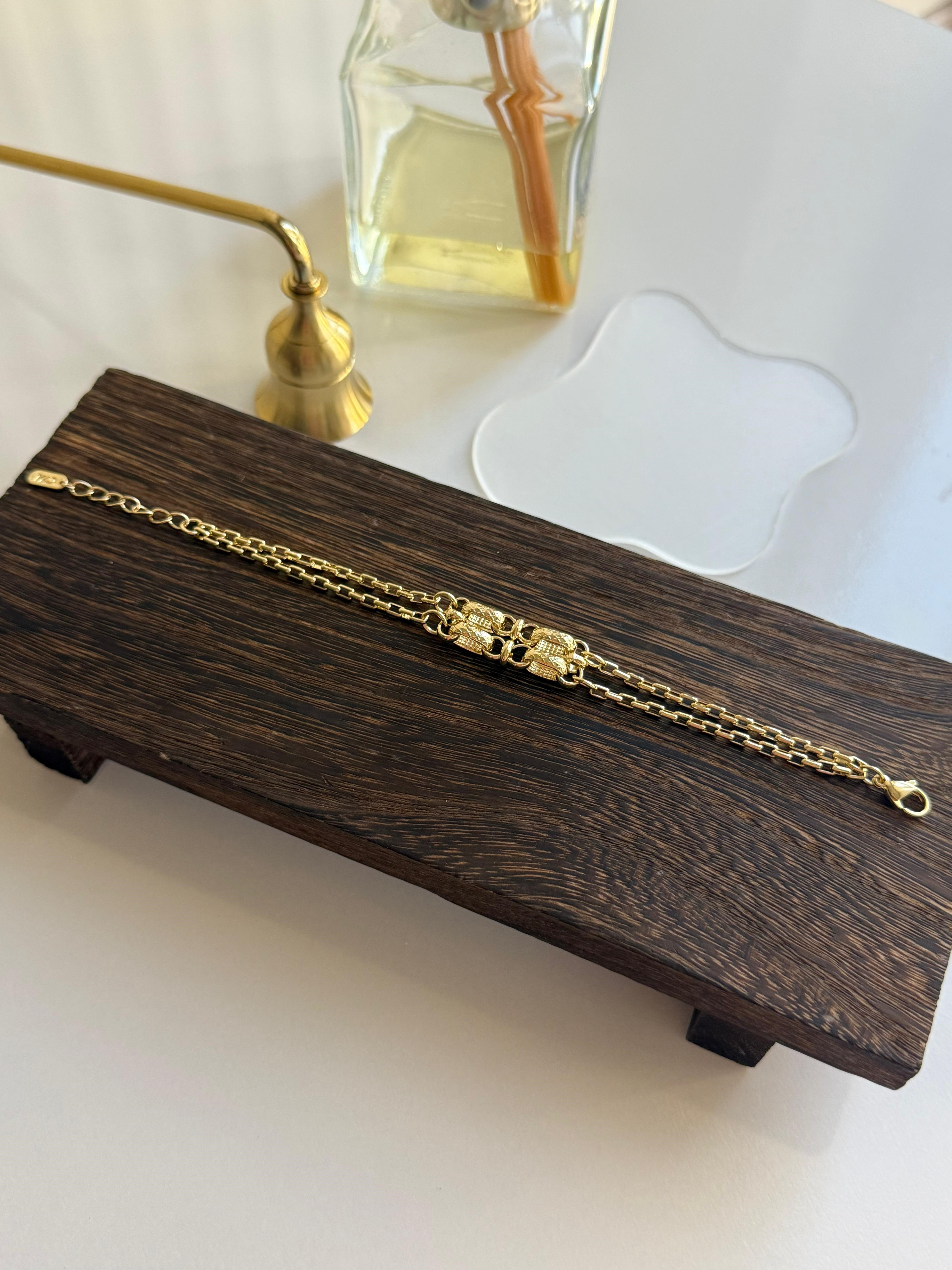 vip-bileklik-3-4a42.jpeg