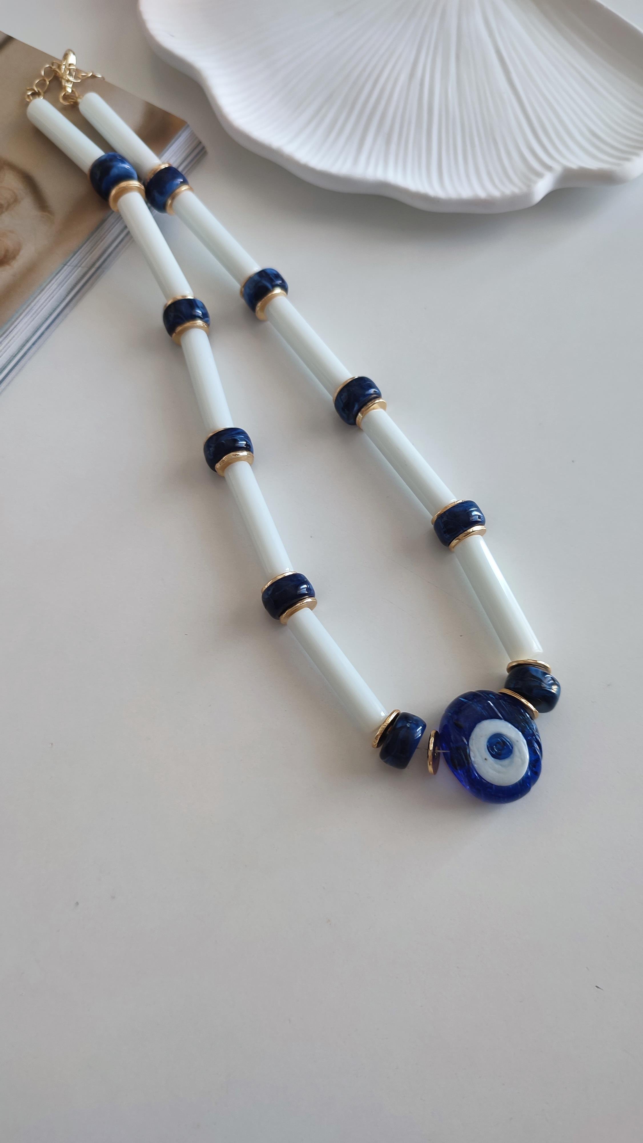 Beyaz Kemik Boncuk Ve Cam Nazar Boncuklu Kolye (48 cm)