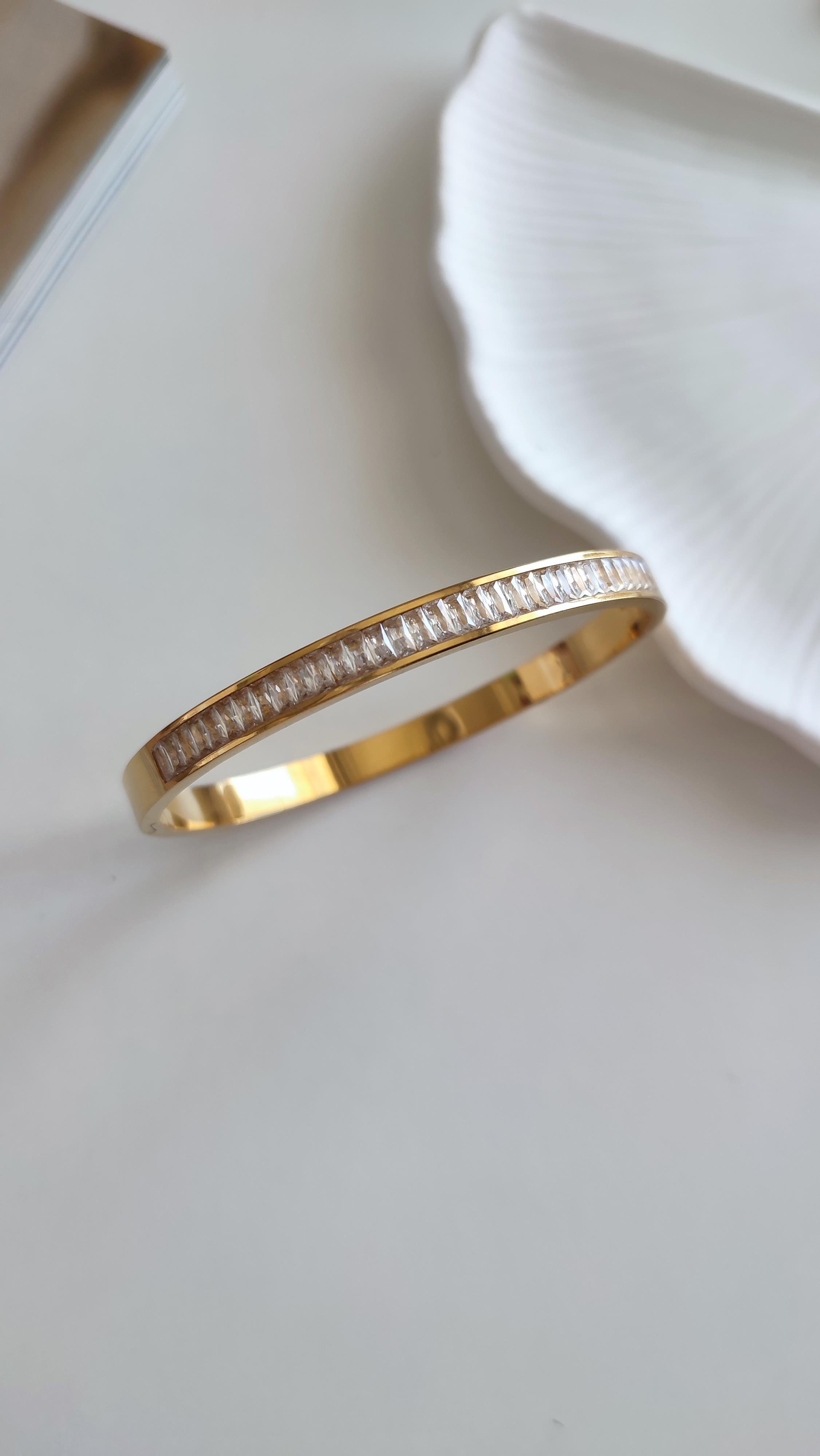 ÇELİK GOLD ÜZERİ BAGET TAŞLI KELEPÇE 