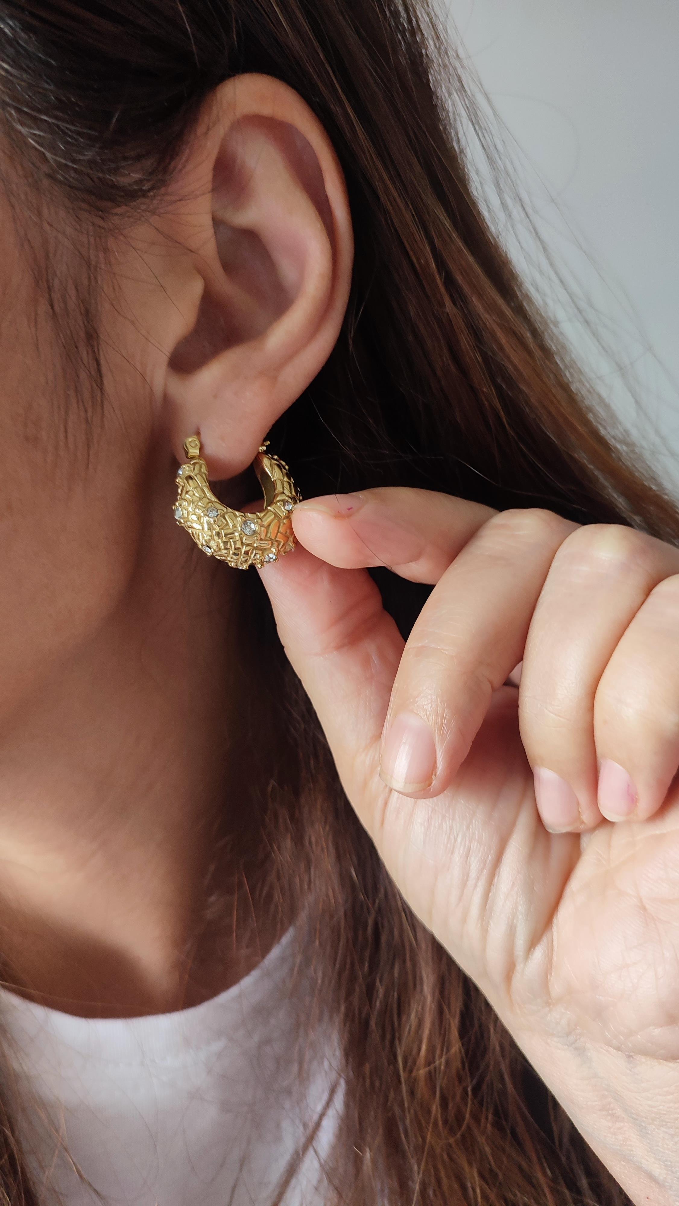 ÇELİK GOLD ÜZERİ TAŞLI SEPET KÜPE 