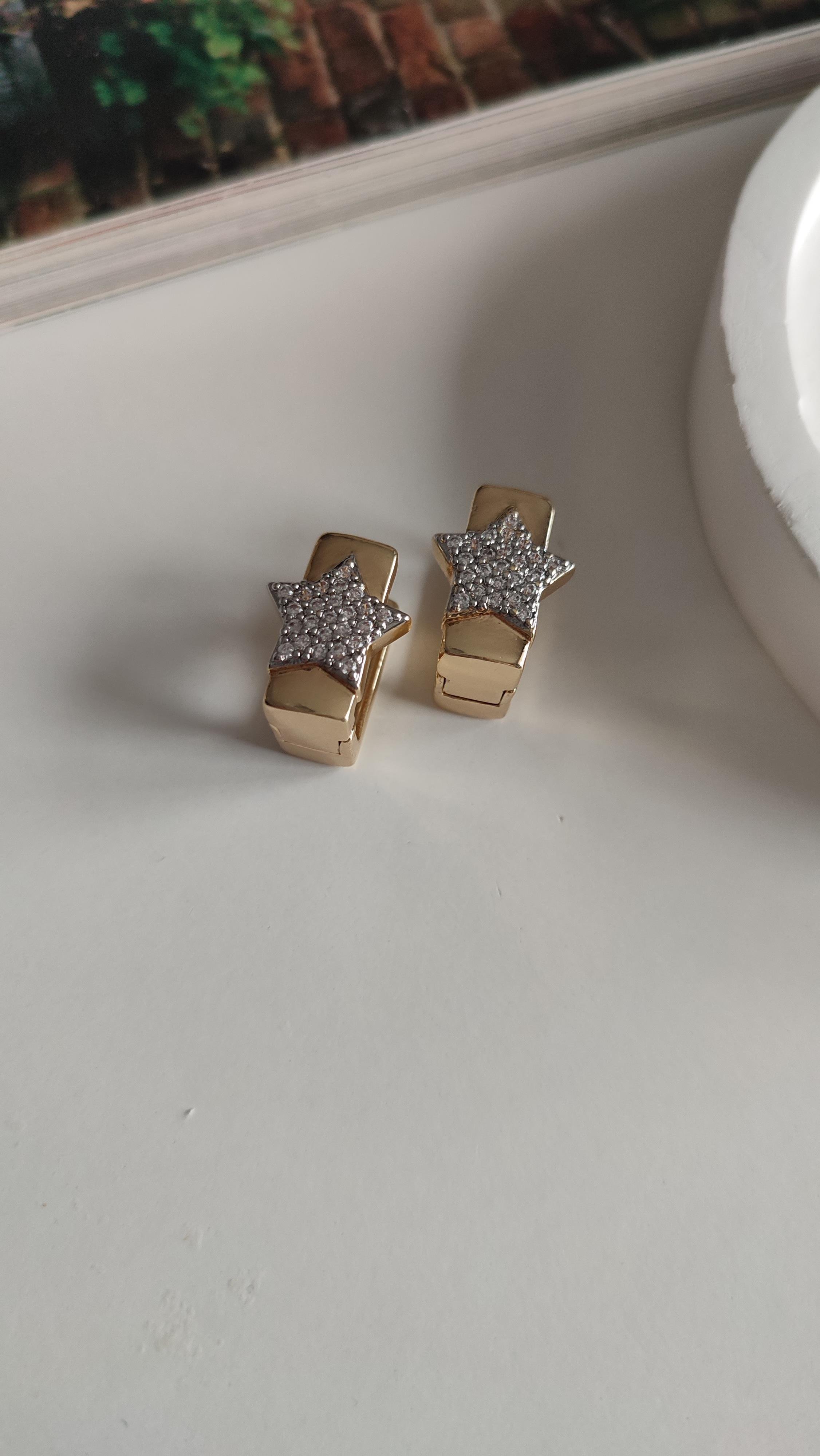 ÇELİK GOLD ÜZERİ TAŞLI YILDIZ KARE KÜPE 